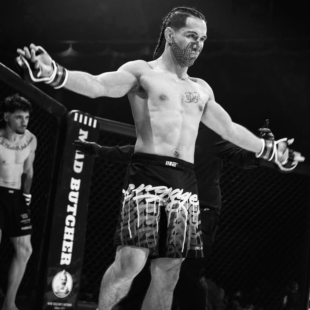 Peligra el futuro de Aaron Tau en la UFC