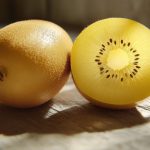 Por qué investigadores recomiendan comer dos kiwis al día y cuáles son los efectos en la salud cutánea, intestinal y cardiovascular