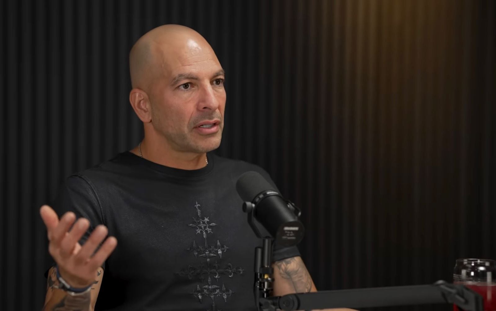 Peter Attia subraya que la condición cardiorrespiratoria es el principal predictor modificable de longevidad y calidad de vida (Captura de video: YouTube/Drive Podcast)