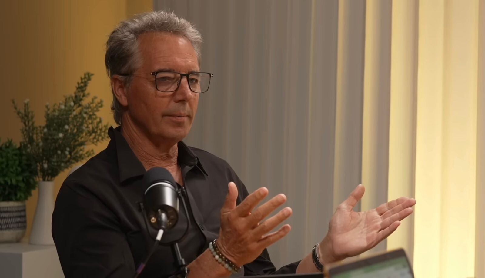 Dan Buettner, creador del concepto de zonas azules, identificó cinco pilares clave tras décadas de investigación global (Captura de video: YouTube/ZOE)