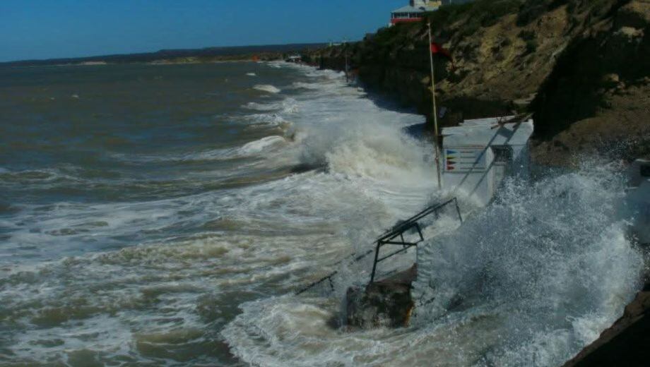 Las crecidas inusuales afectarán la costa atlántica de Río Negro durante casi una semana completa, según datos oficiales