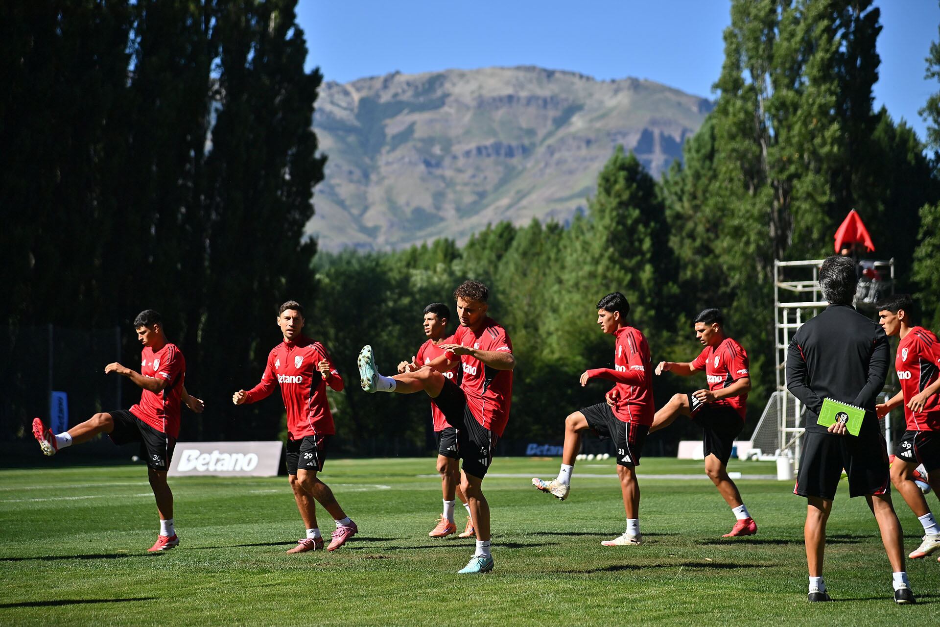 Se lesionaron dos figuras de River en el inicio de la pretemporada (X: @RiverPlate)