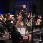 Presos de Milán hacen instrumentos con la madera de barcos de migrantes y sorprenden al mundo con su arte