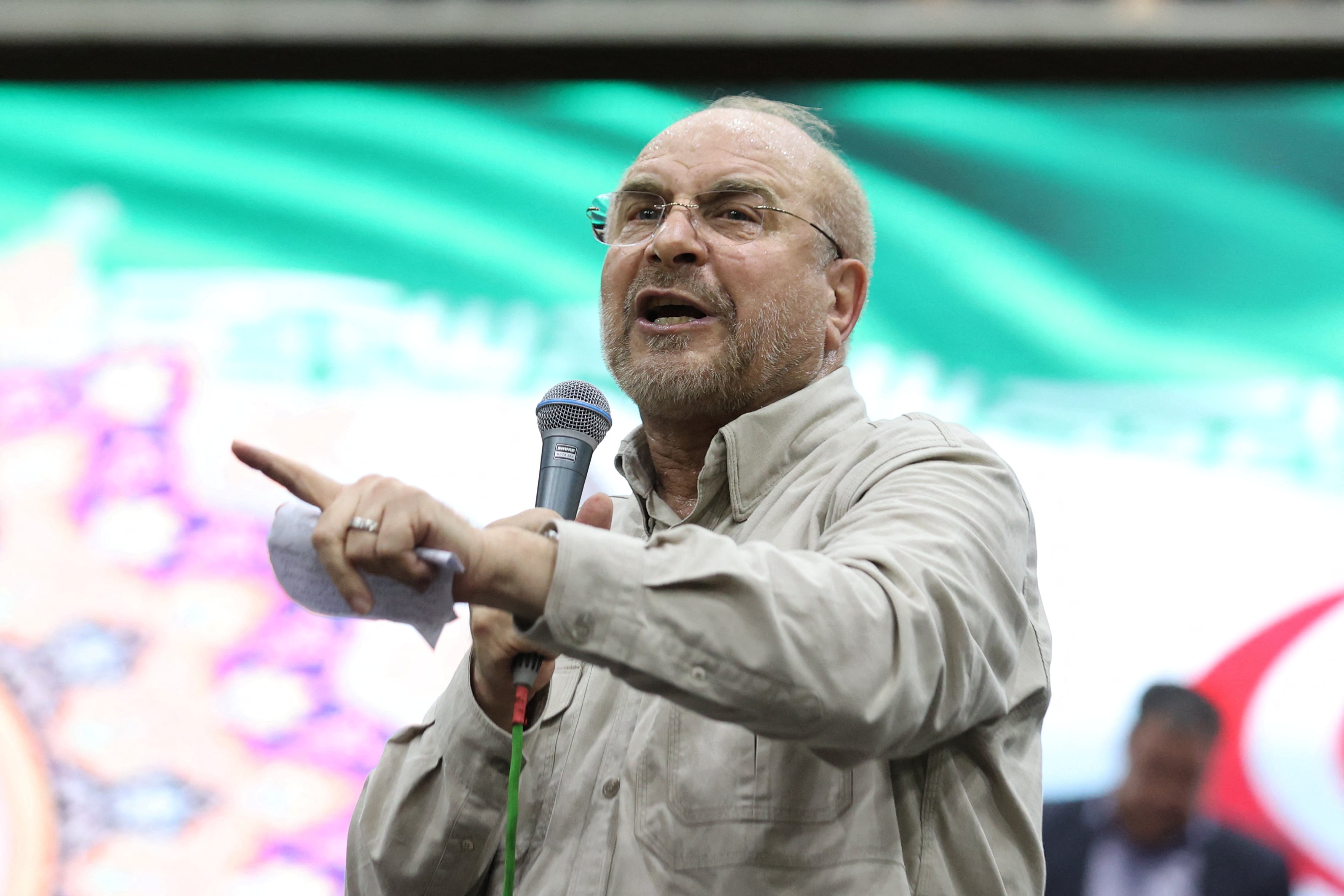 El candidato presidencial Mohammad Bagher Ghalibaf habla durante un evento de campaña en Teherán (REUTERS)