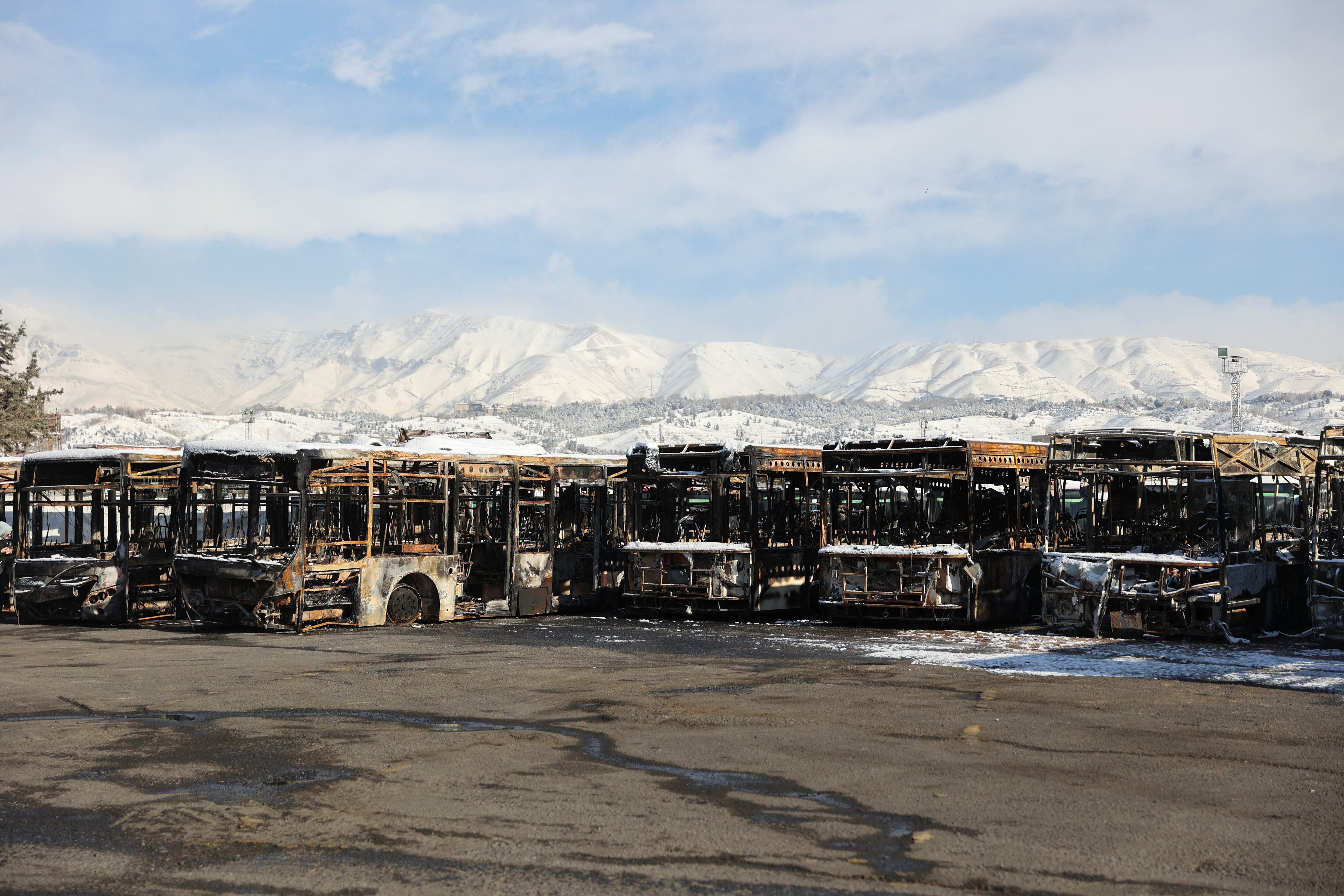 Autobuses quemados durante las protestas en Irán, en Teherán, Irán. 21 de enero de 2026. Majid Asgaripour/WANA (Agencia de Noticias de Asia Occidental) vía REUTERS