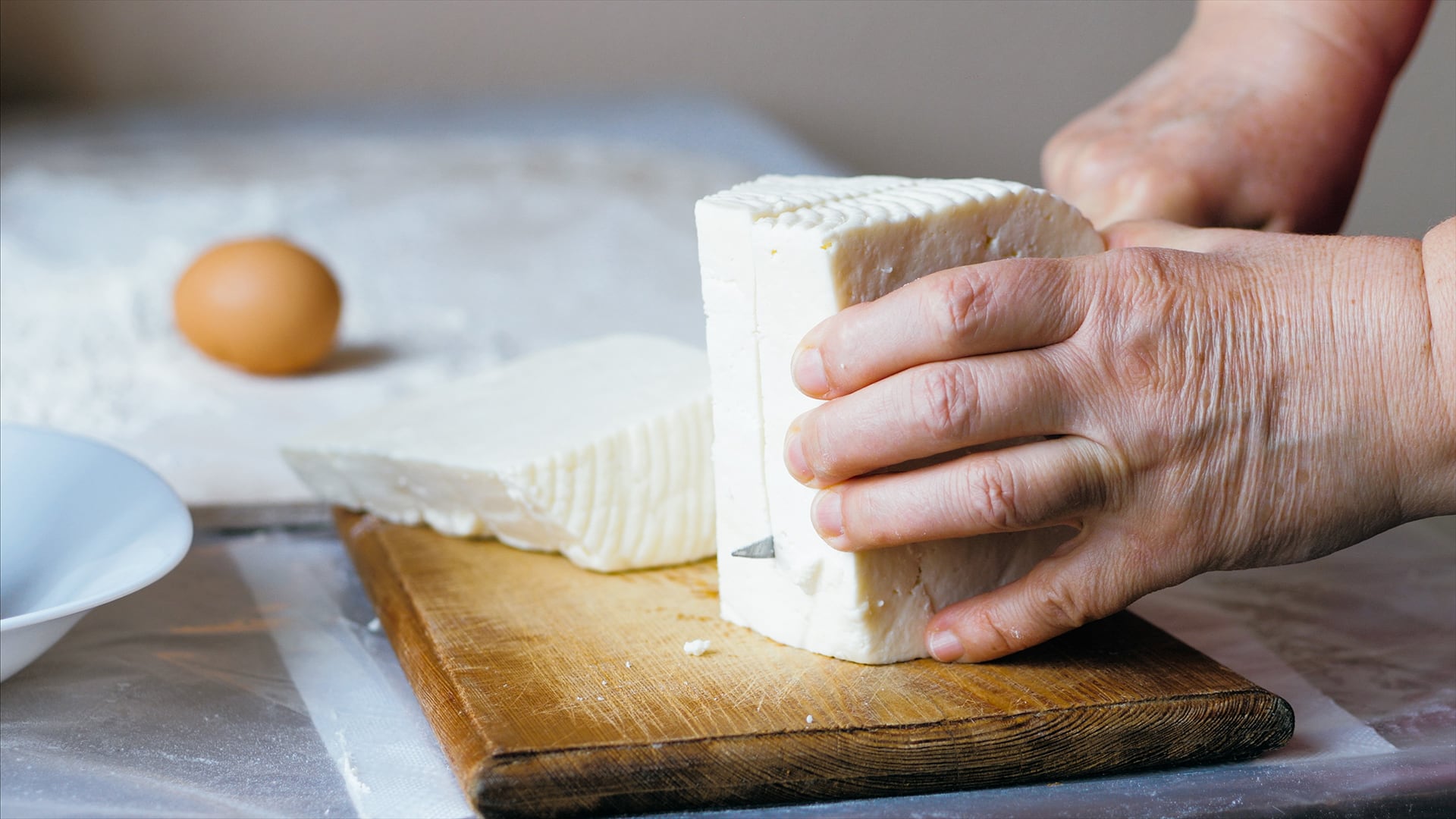 El queso destaca como uno de los alimentos favoritos en la gastronomía internacional gracias a su sabor, textura y variedad
