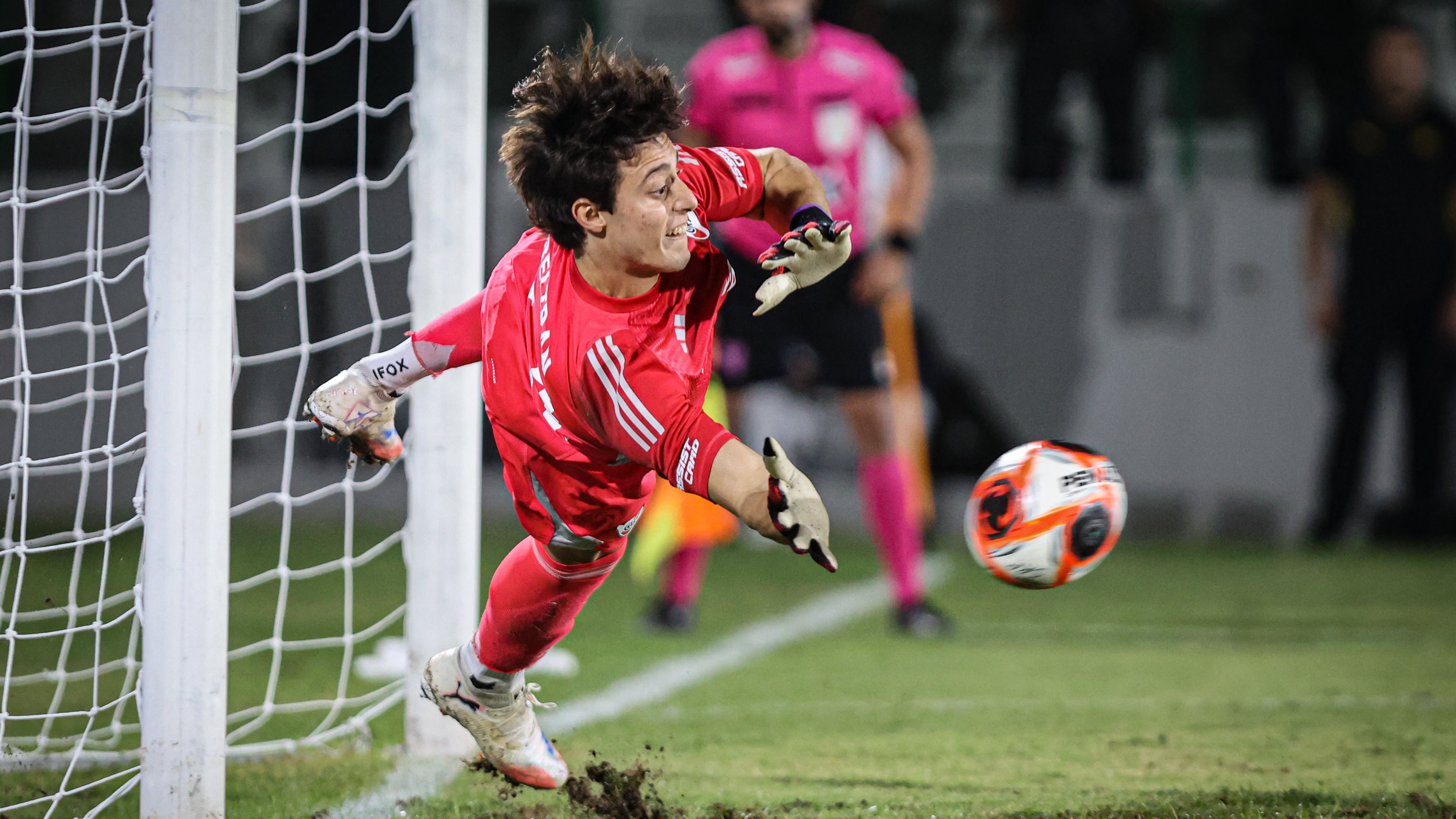 Santiago Beltrán tuvo la oportunidad de mostrarse tras las lesiones de Franco Armani y Ezequiel Centurión y la salida de Jeremías Ledesma (Fotobaires / Gastón Britos)