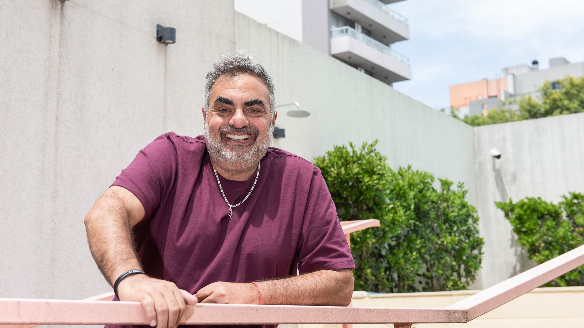 La felicidad de Roberto Moldavsky en Buenos Aires, en pleno reestreno de su espectáculo en el teatro Apolo (Gustavo Gavotti)