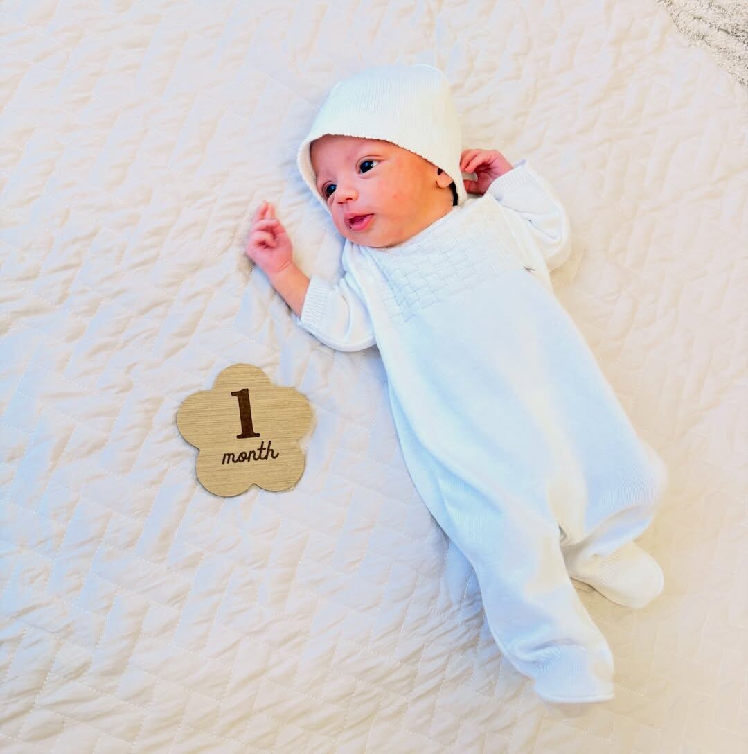 Rocío Marengo y Eduardo Fort festejaron el primer mes de su hijo Isidro: “Que seas inmensamente feliz”