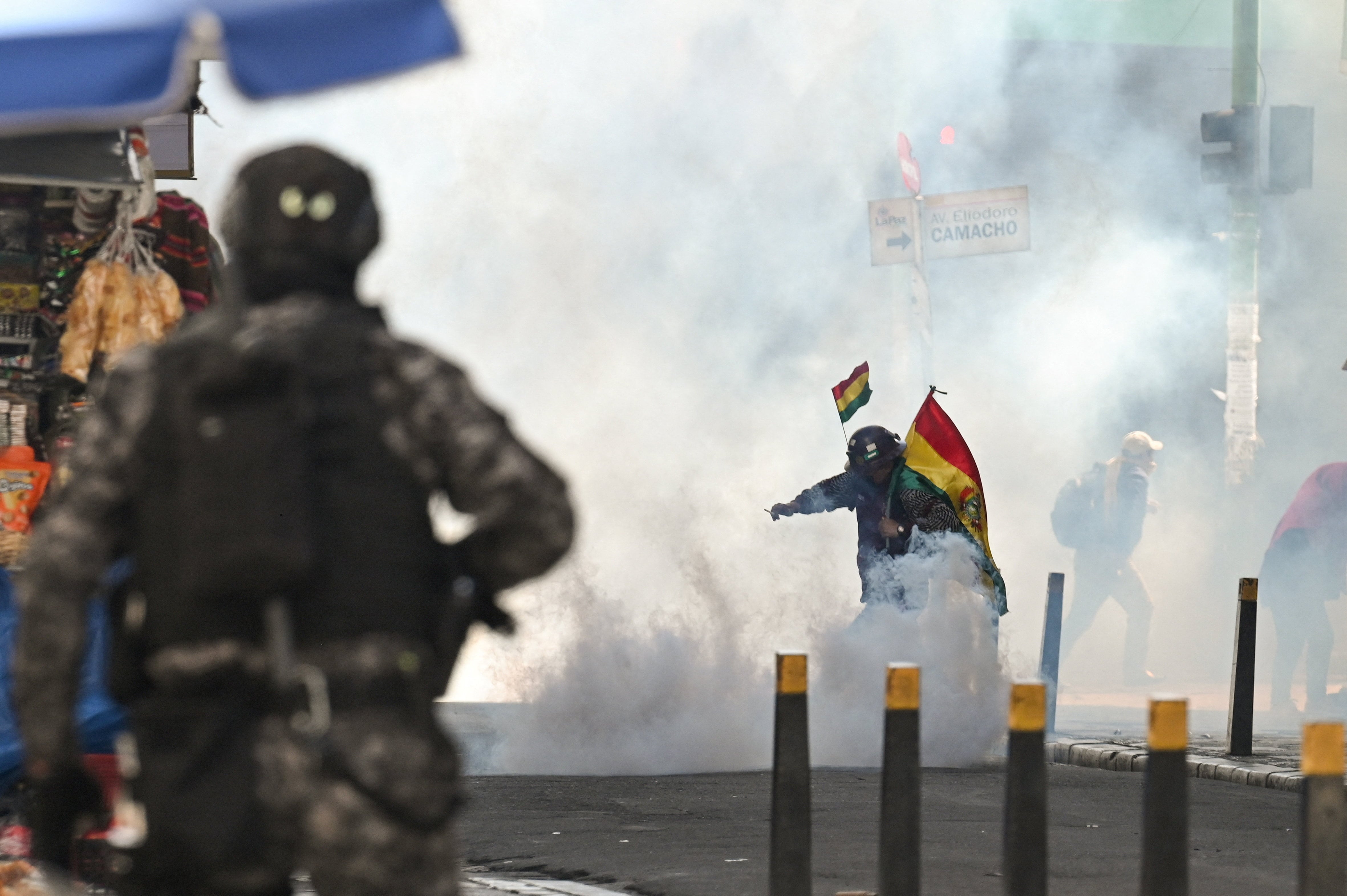 La Policía interviene una protesta de la Central Obrera Boliviana en La Paz (REUTERS/Claudia Morales)
