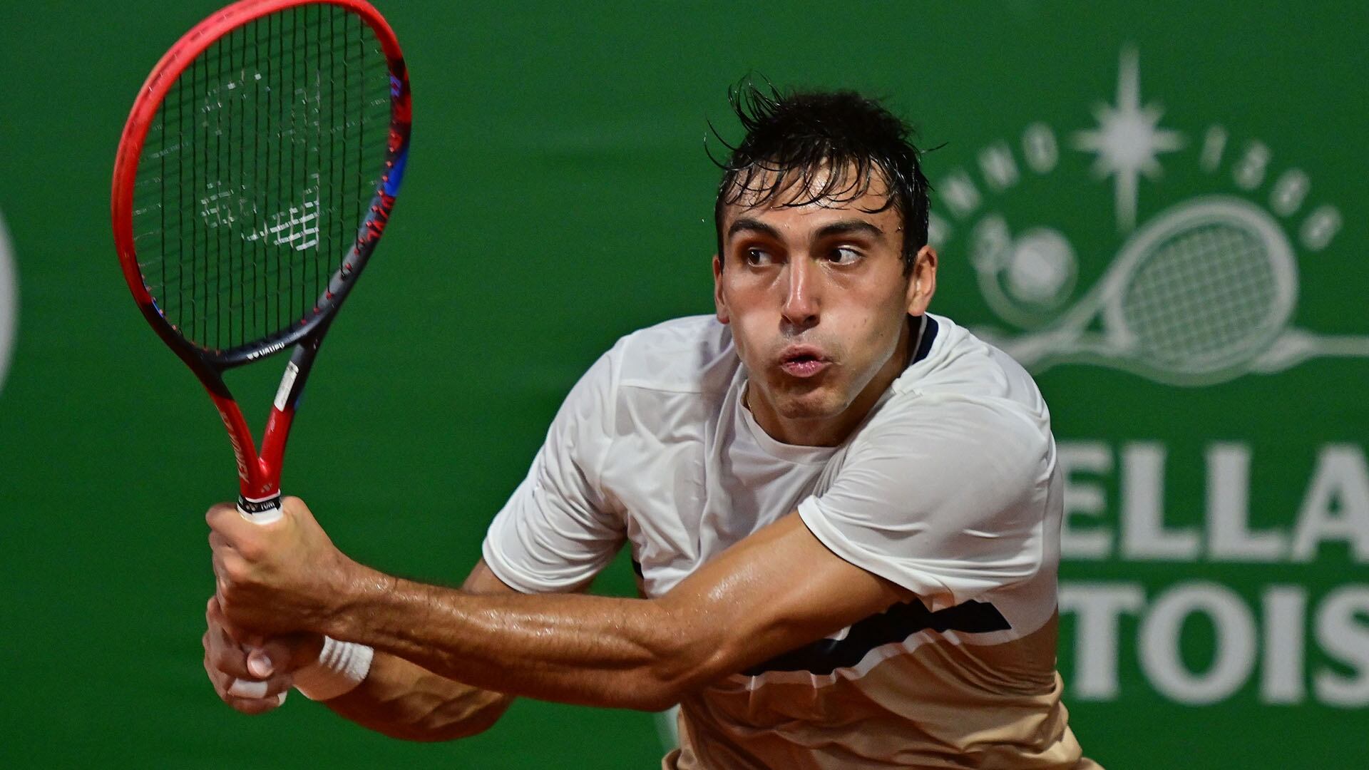 Román Burruchaga arrancó con autoridad su camino en Melbourne y avanzó a la segunda ronda de la clasificación del Australian Open