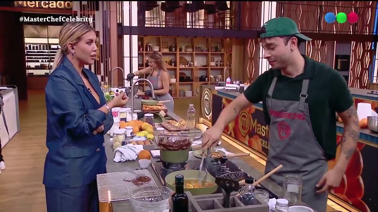 El artista urbano no esquivó el tema y respondió con sinceridad la pregunta de Wanda Nara: “Yo quería que se lo quede, pero me lo quiso devolver. Lo vendimos” (MasterChef Celebrity, Telefe)