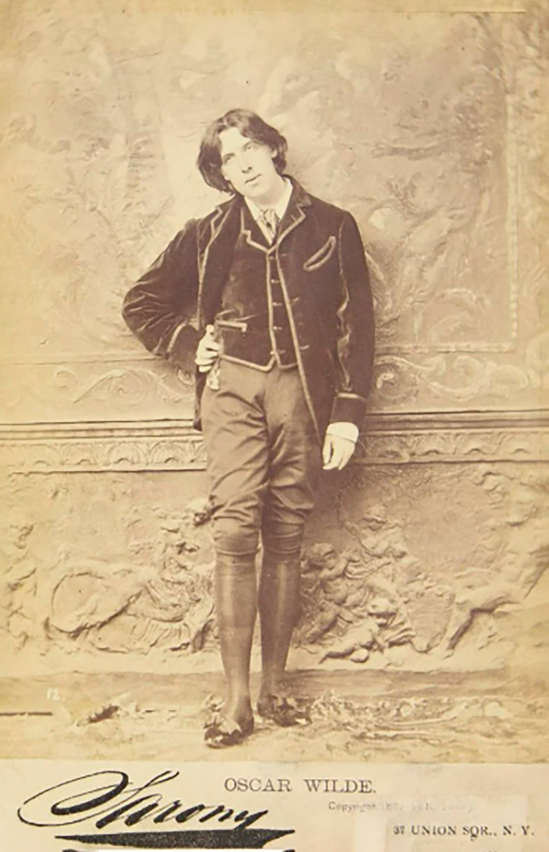 Salen a la subasta fotos inéditas, cartas con humor y manuscritos de Oscar Wilde