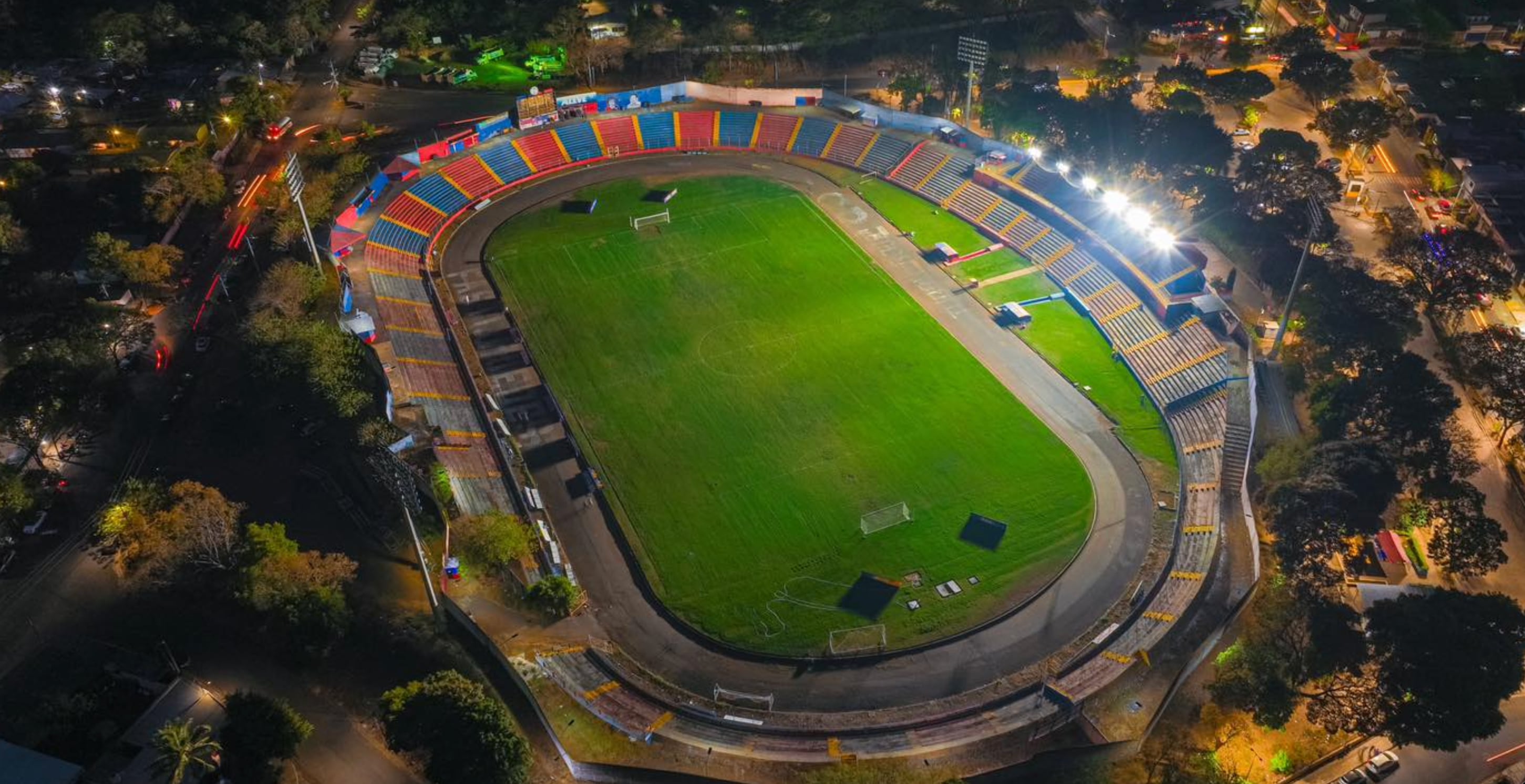 La alianza entre la alcaldía de Santa Ana Centro, el Indes y el BCIE permitirá la reconstrucción integral del histórico estadio Óscar Alberto Quiteño./(Cortesía Alcaldía de Santa Ana Centro)