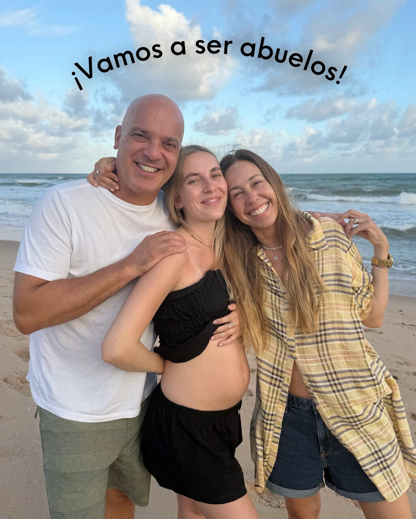 La imagen compartida por Santiago Giorgini y su mujer al momento de anunciar el embarazo de su hija