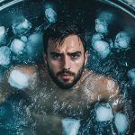 Sauna o baño frío después de los 50: cuál es la mejor opción para la recuperación muscular