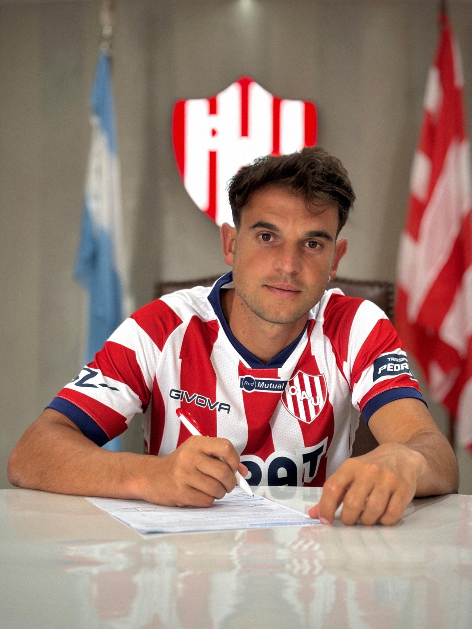 Lucas Menossi estampó su firma con Unión hasta diciembre de 2026 (Crédito: @clubaunion)