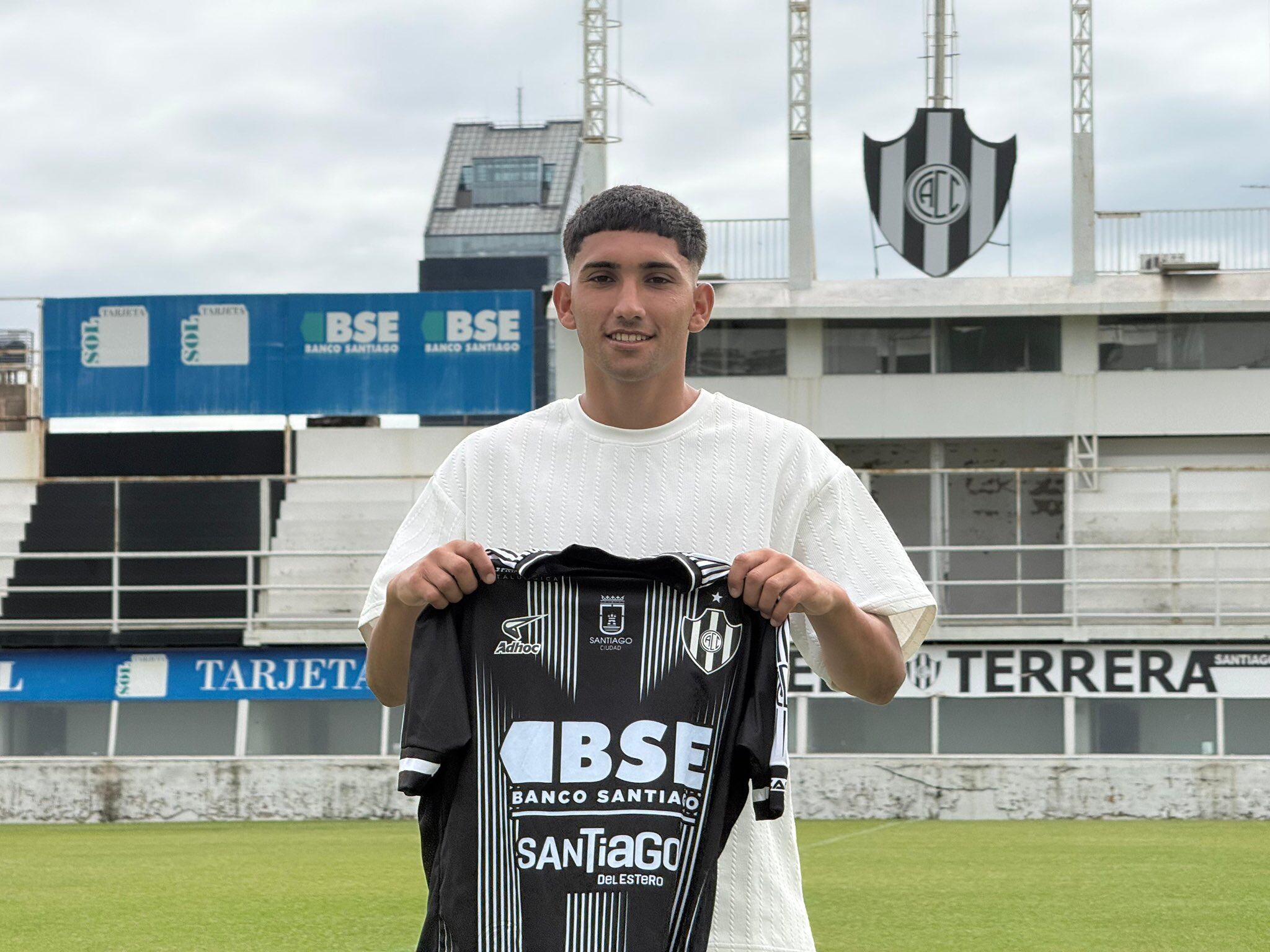 Alan Laprida, centrodelantero de las Inferiores de Independiente, fue cedido desde el Rojo a Central Córdoba hasta el 31 de diciembre de 2026 (Créditos: @cacc_sde)