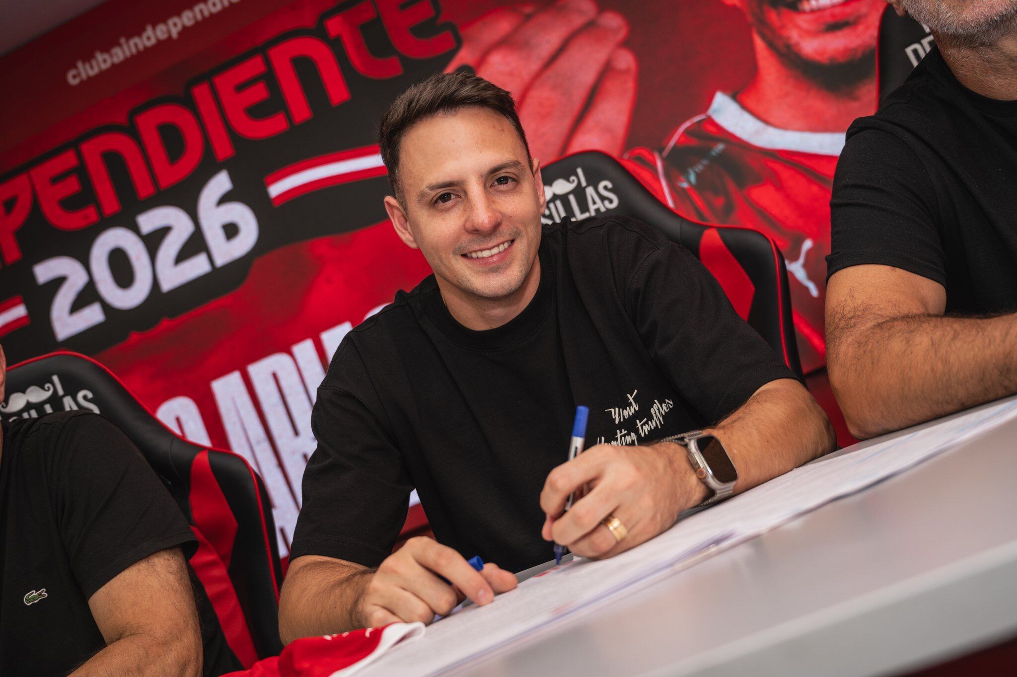 Santiago Arias firmó contrato con Independiente hasta diciembre de 2027 (Crédito: @Independiente)