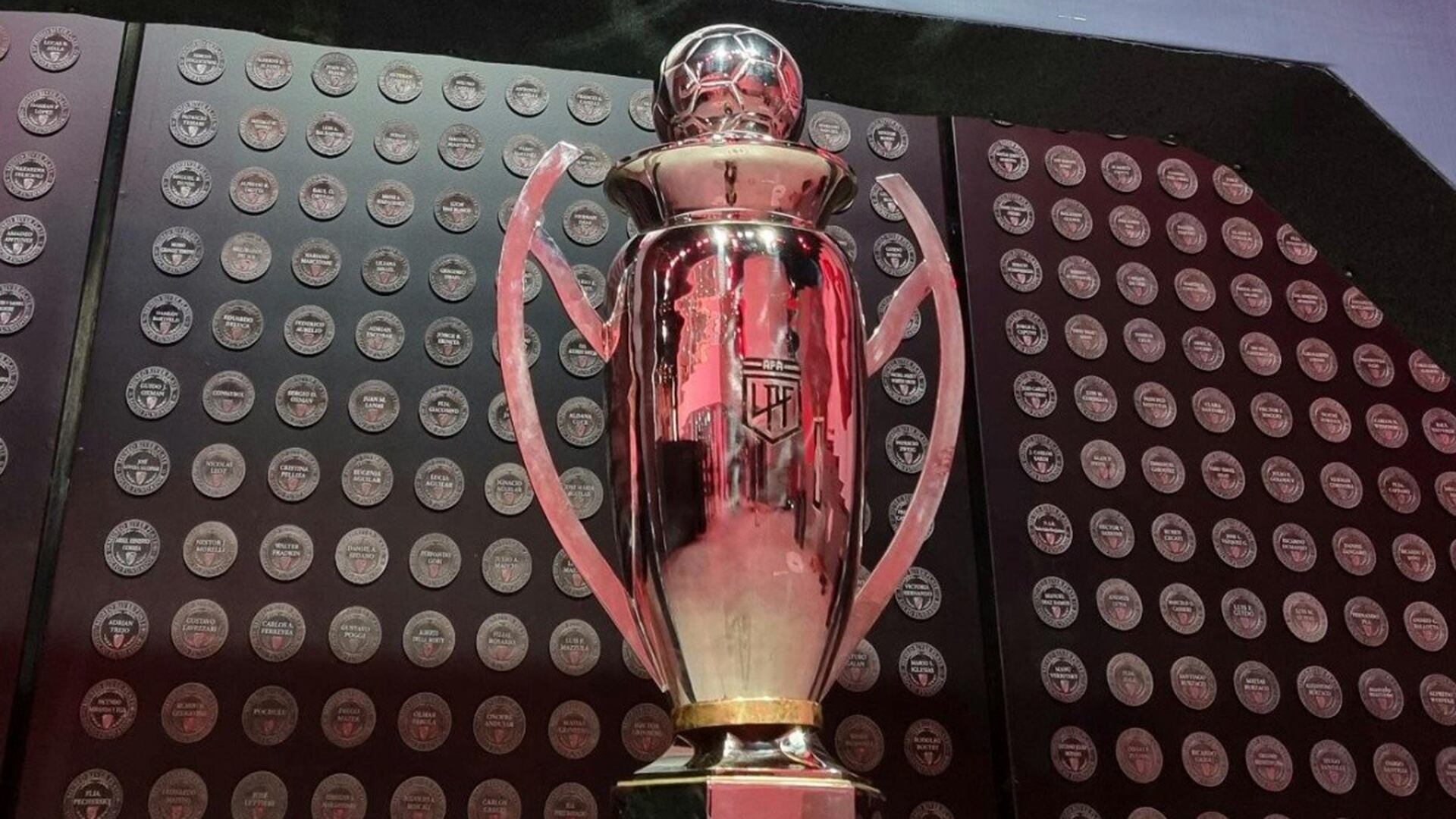 Este martes se cerró el libro de pases en el fútbol argentino