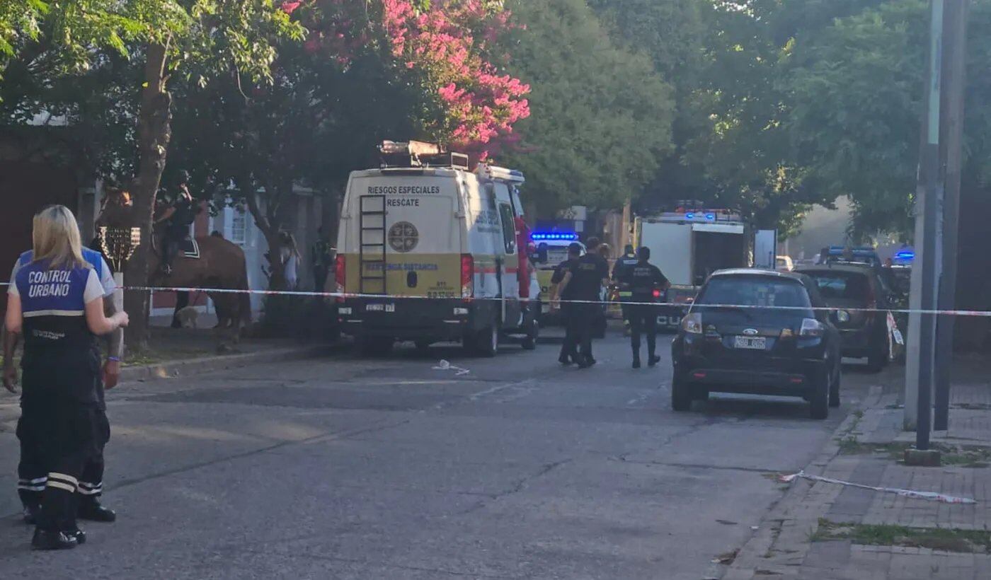 Se incendió un depósito de baños químicos en La Plata y evacuaron a decenas de vecinos