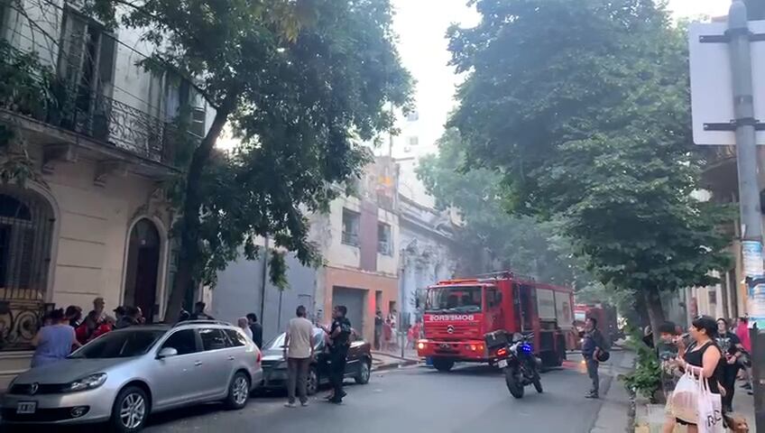 Se incendió un edificio en Monserrat y tuvieron que evacuar a 70 personas: hubo tres atenciones urgentes
