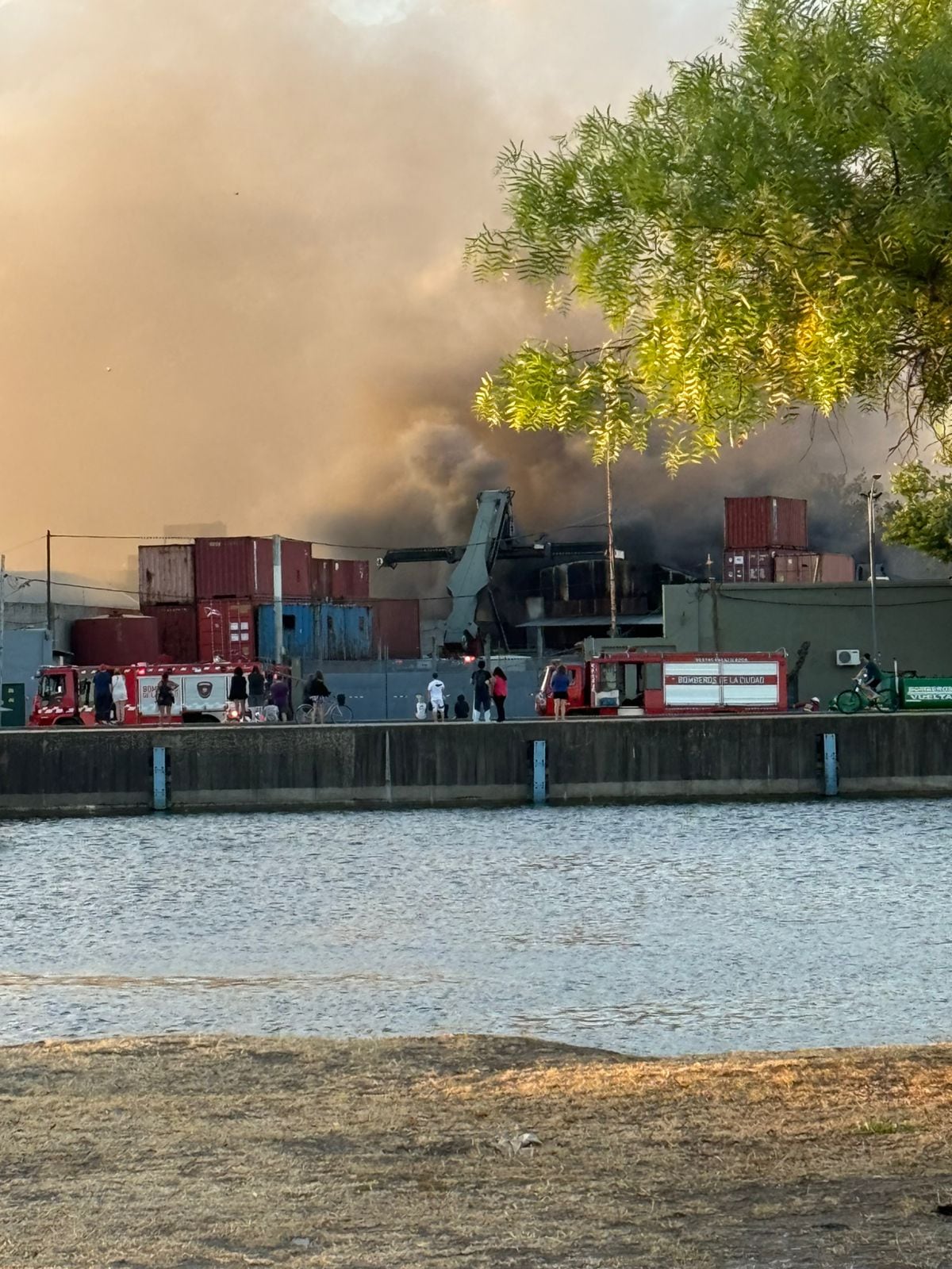 El humo se alcanzaba a ver desde distintos puntos del sur de la Ciudad de Buenos Aires 