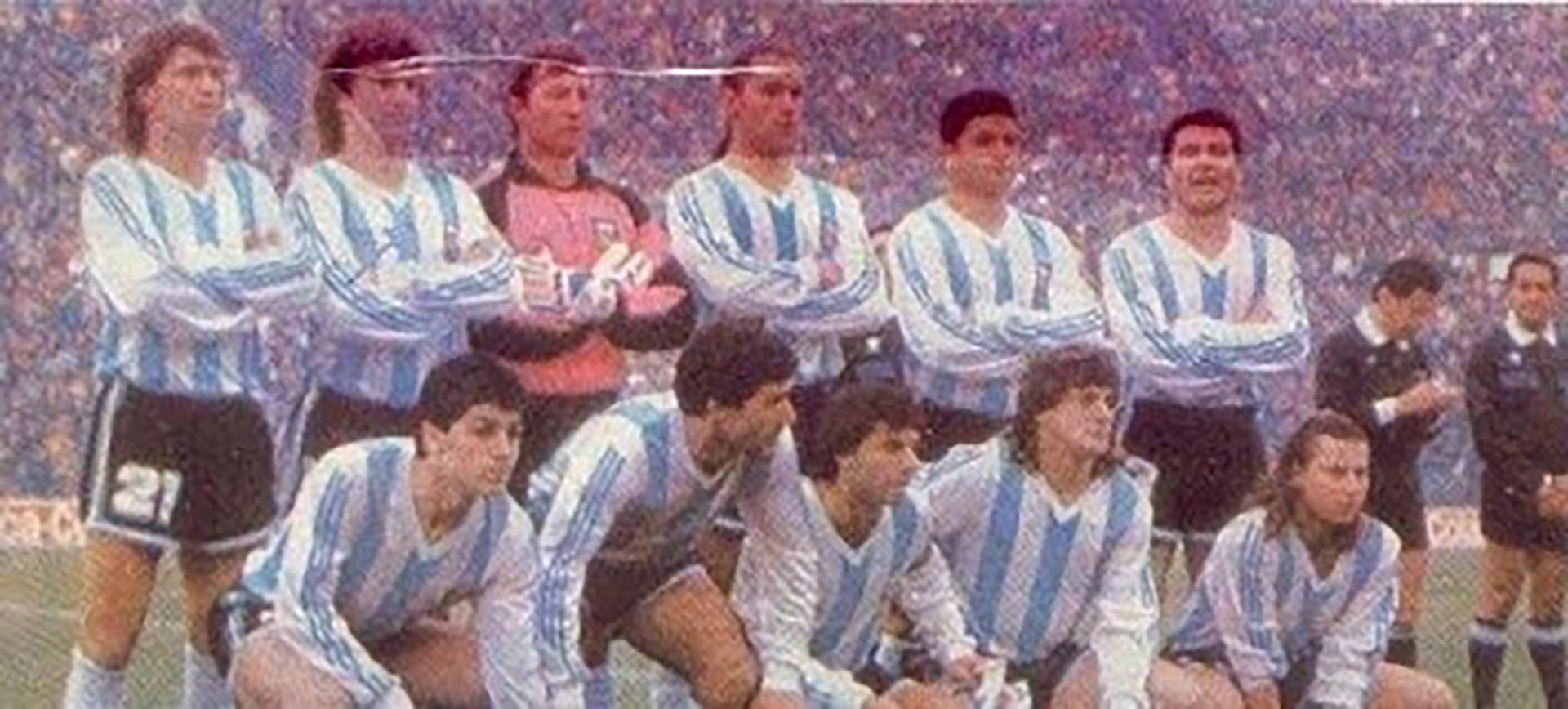 Formación de Argentina en el único partido de Lanari en la Selección. Parados: Blas Giunta, Néstor Craviotto, Alejandro Lanari, Fernando Gamboa, Ricardo Altamirano y Carlos Enrique. Abajo: Gustavo Zapata, Ramón Medina Bello, Diego Latorre, Claudio García y Antonio Mohamed