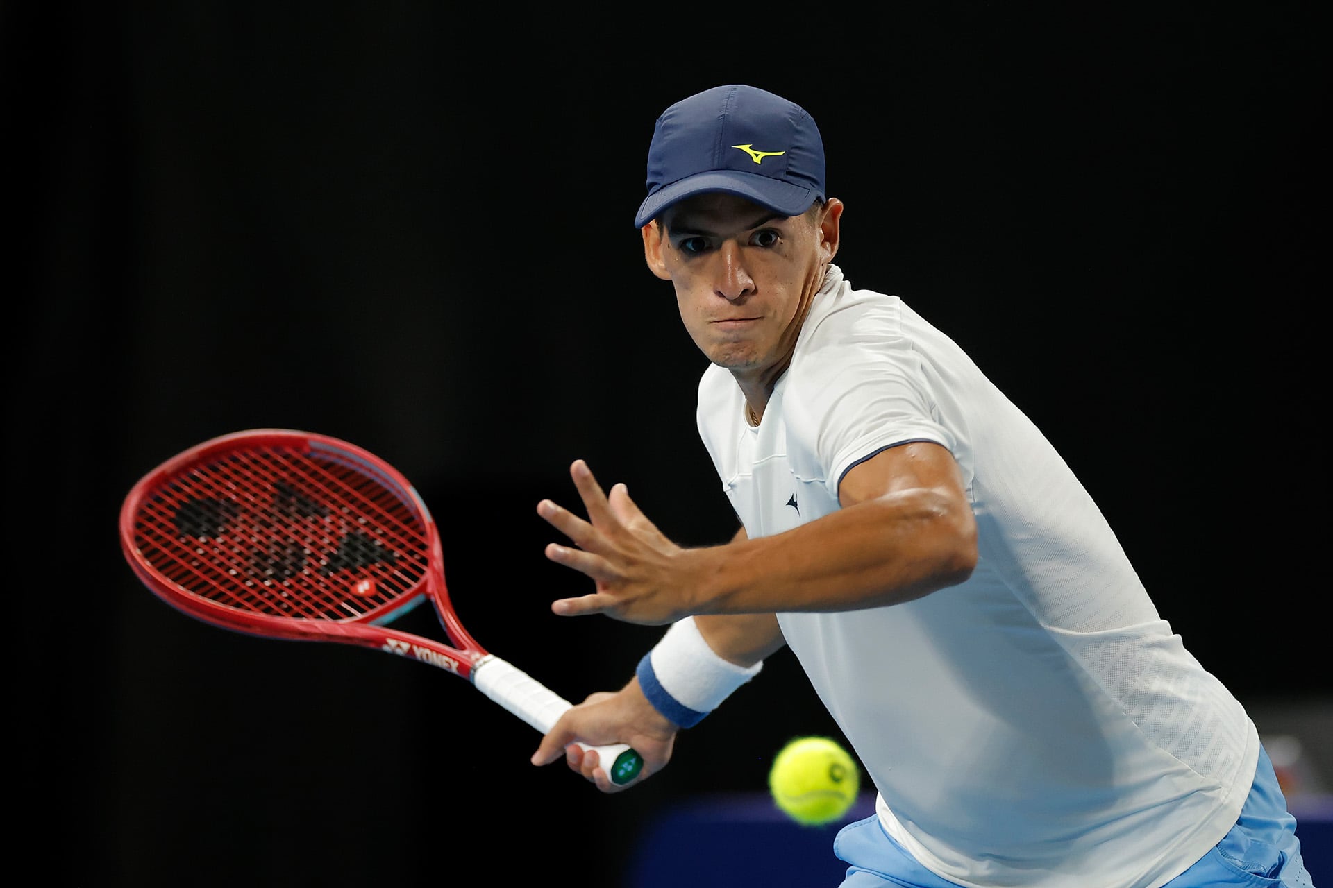 Sebastián Báez festeja su contundente victoria en los octavos de final del ATP de Auckland y se prepara para enfrentar a Ben Shelton