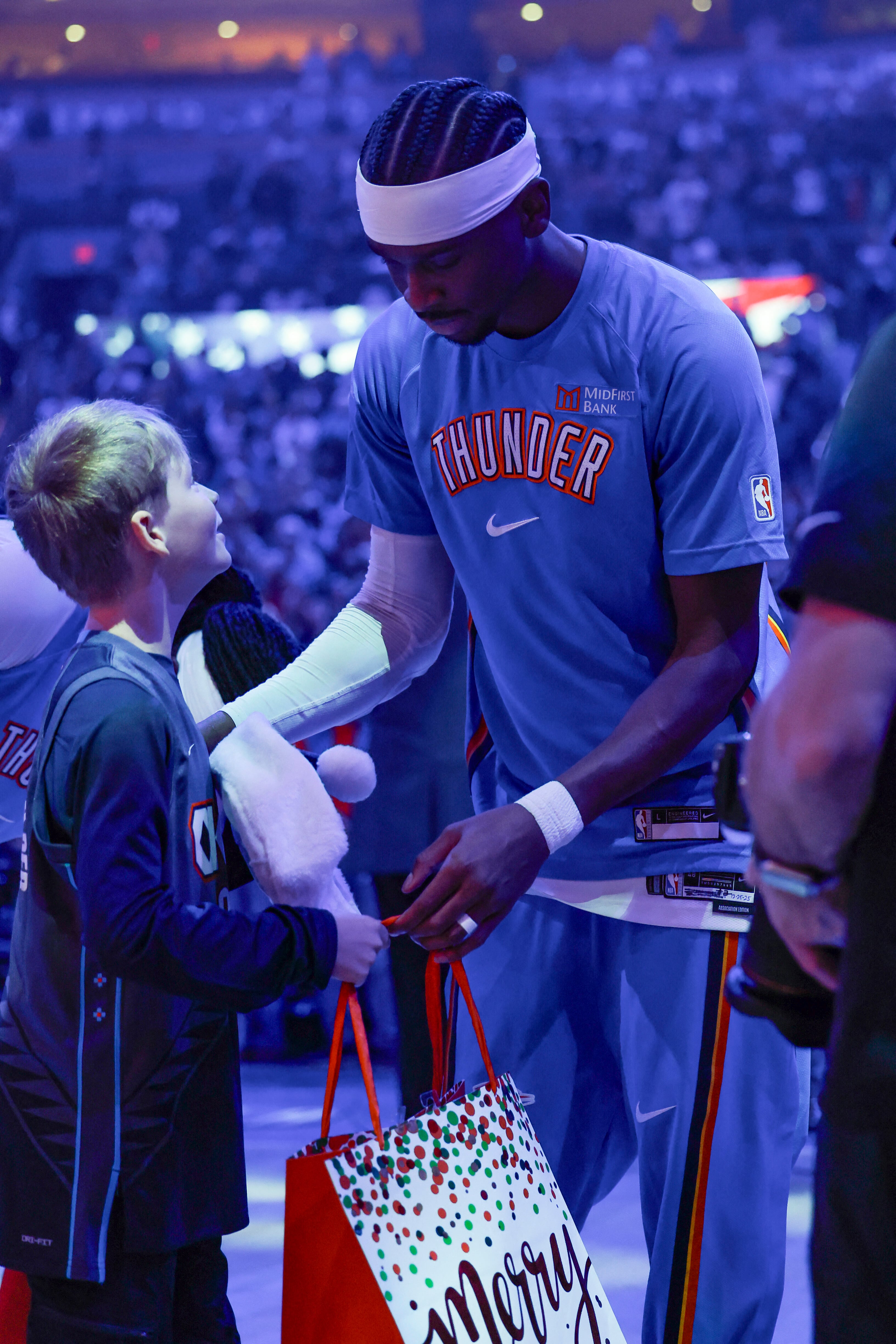 La relación de Gilgeous-Alexander con Oklahoma City se fortalece por su compromiso social más allá de su desempeño en el básquet (Mandatory Credit: Alonzo Adams-Imagn Images)