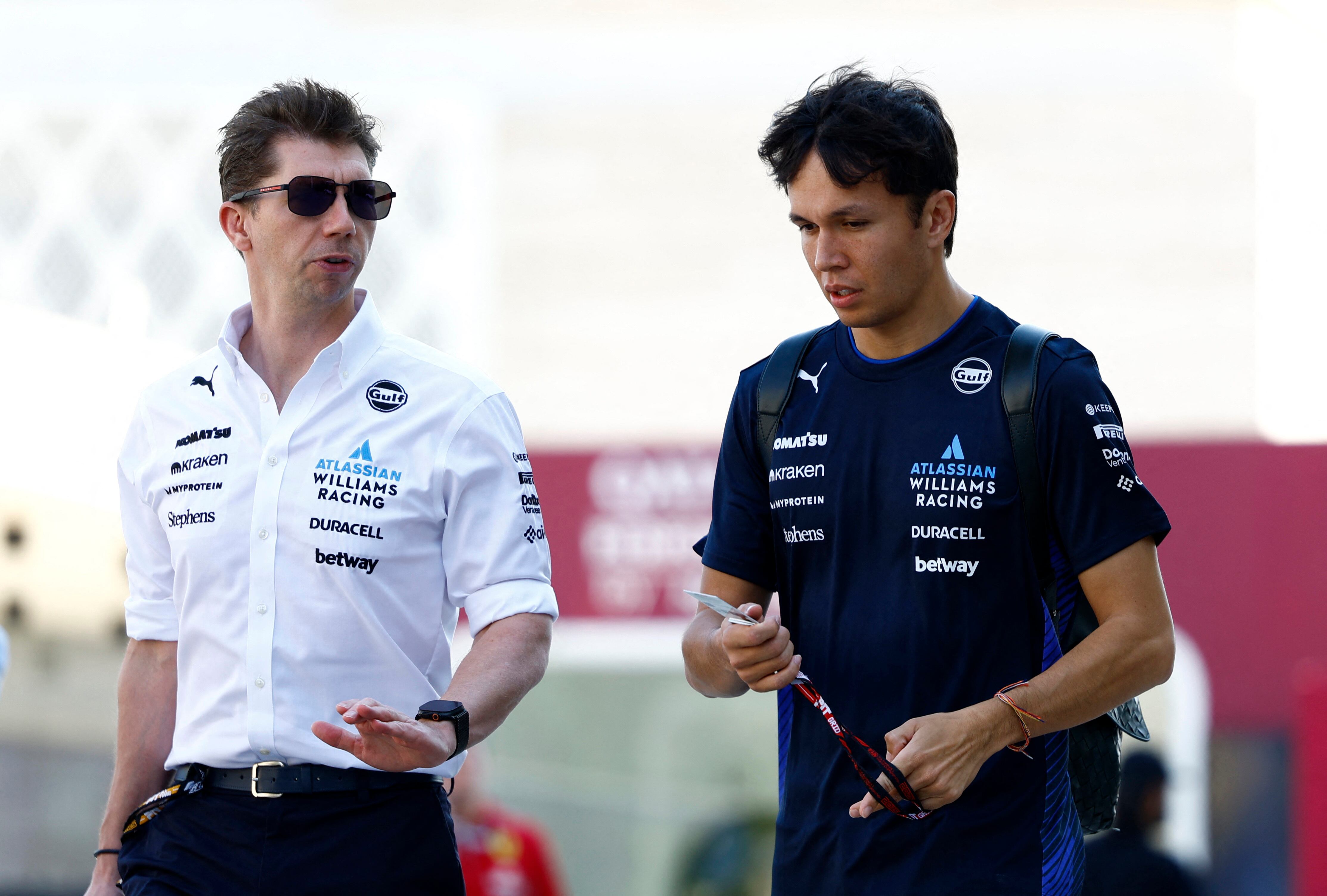 James Vowles, jefe de Williams, con el piloto Alex Albon (Foto: Reuters/Rula Rouhana)