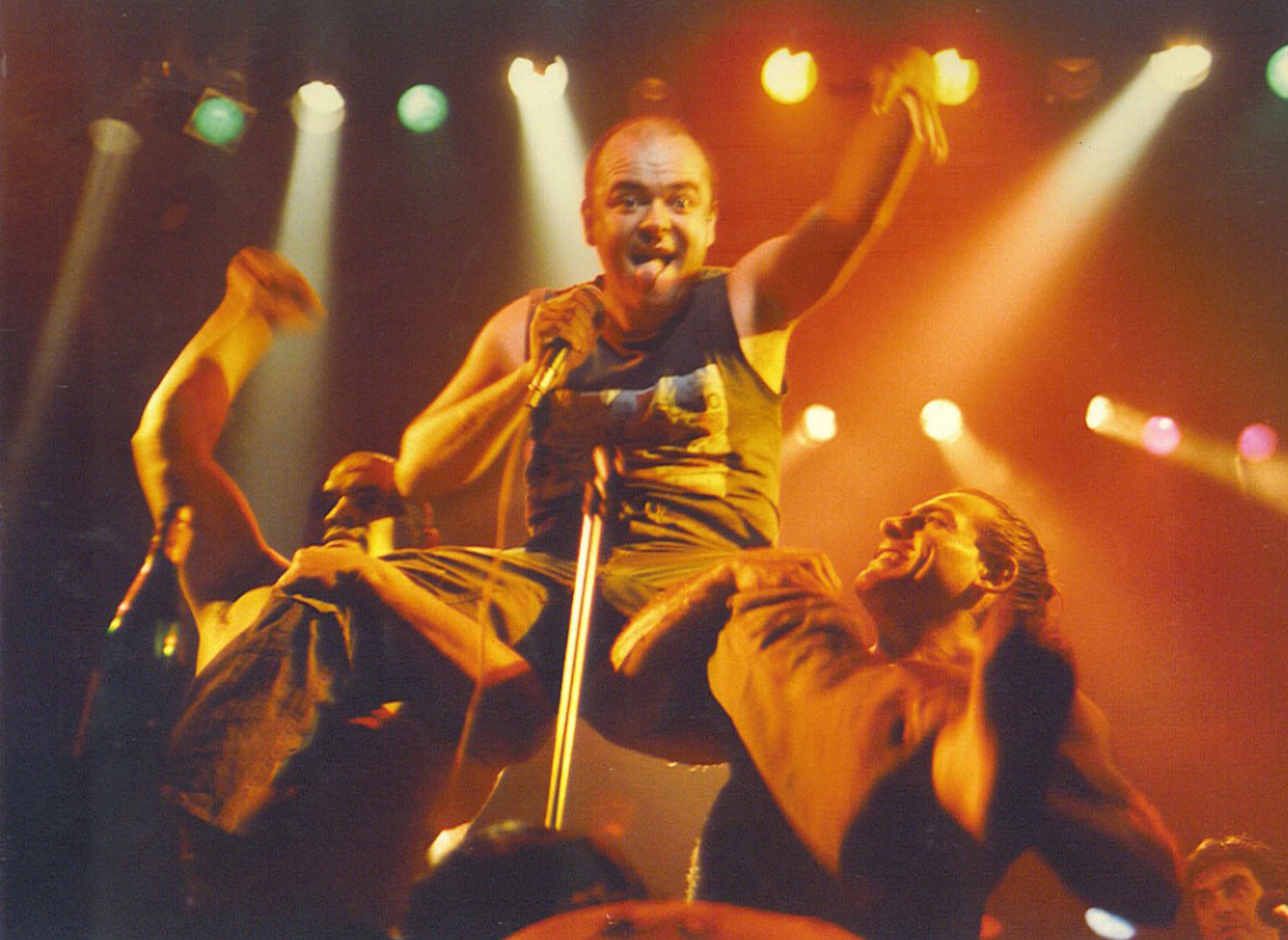 “En la época de Sumo había dos lados. Uno era el de la cara bonita, el peinadito prolijo, que podría representar Soda Stereo; del otro lado estábamos nosotros. Éramos el opuesto, otra cosa”, opinó el líder de Las Pelotas en Fox Sports