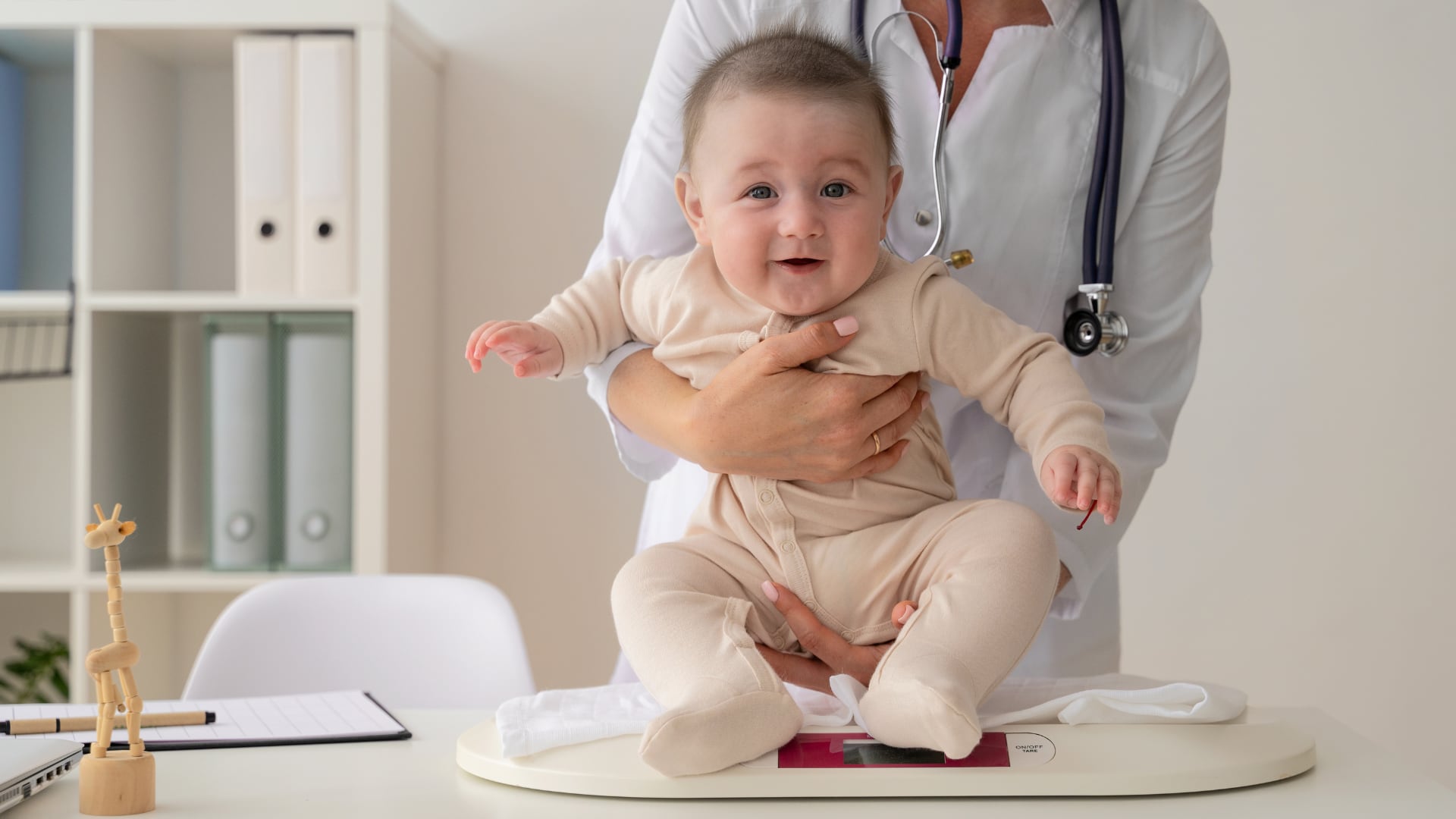 El proyecto busca aportar claridad sobre la relación entre el uso temprano de analgésicos y el desarrollo de enfermedades infantiles (Freepik)