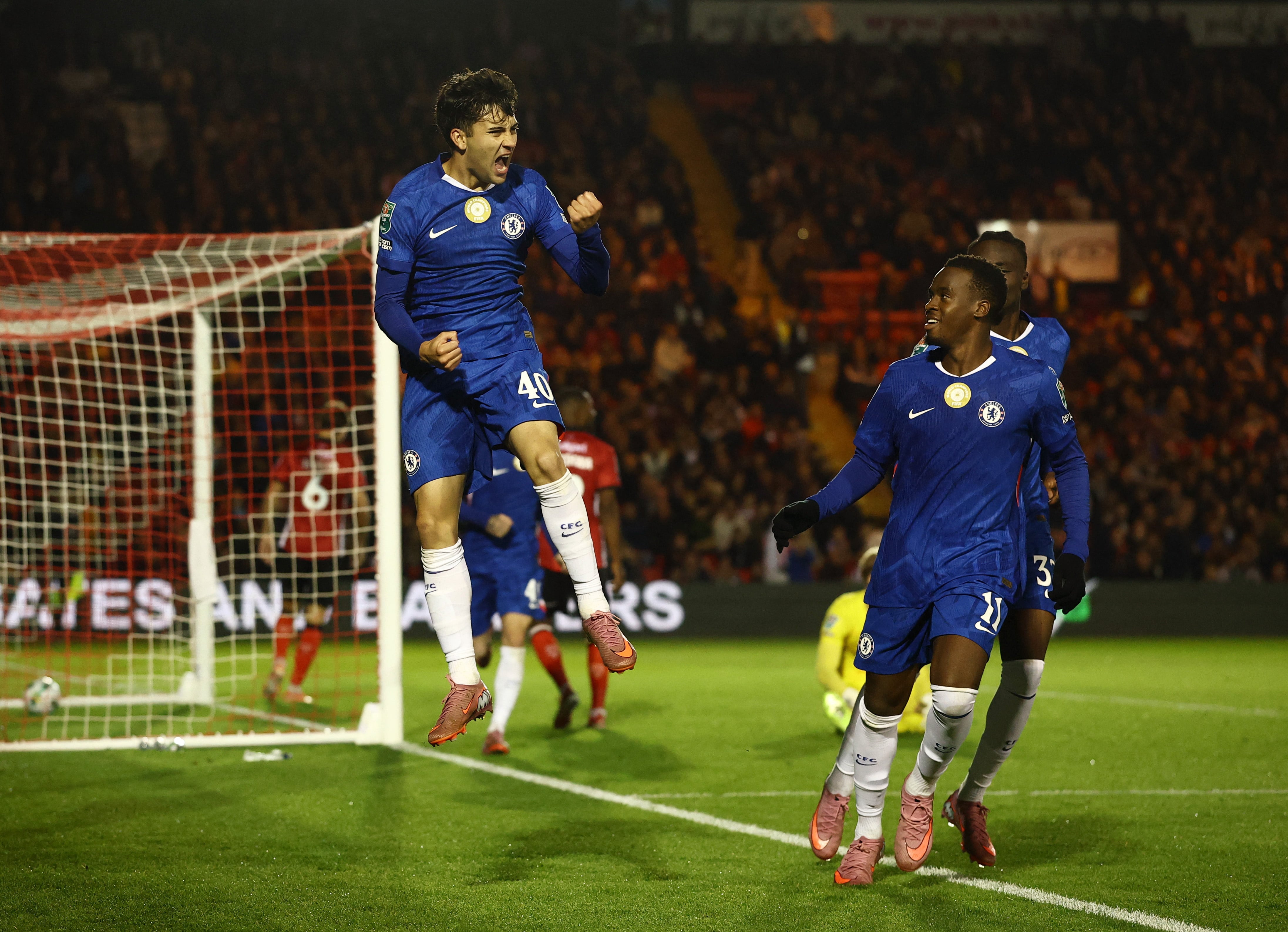 Facundo Buonanotte festeja su único gol con la camiseta del Chelsea, ante Lincoln City por la FA Cup (Reuters)