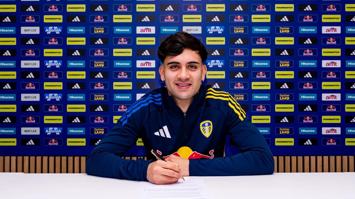 Facundo Buonanotte firmó su contrato con Leeds United tras pasar por Chelsea (Prensa Leeds United)