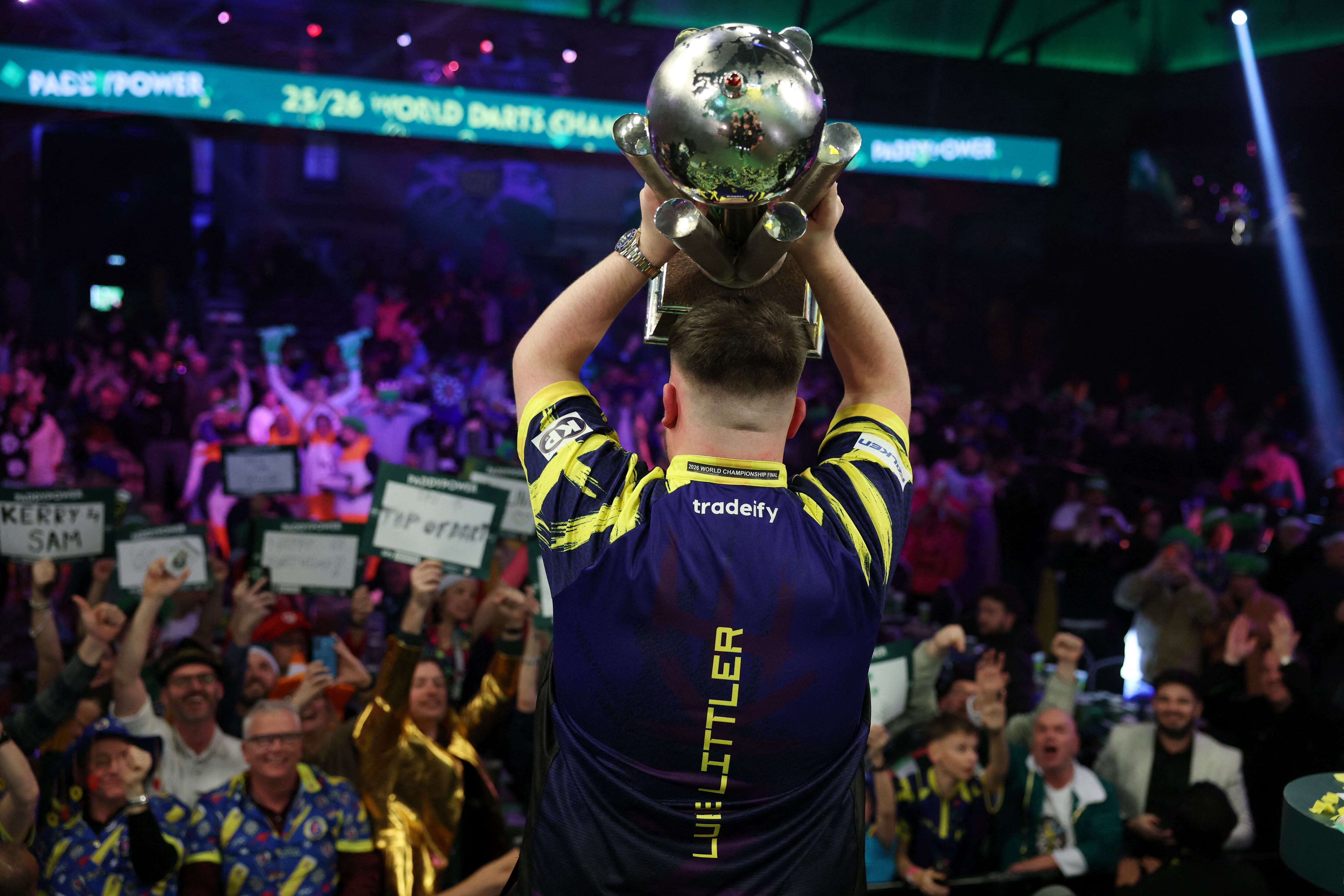 Luke Littler aclamado tras un nuevo triunfo (Foto Reuters/Paul Childs)