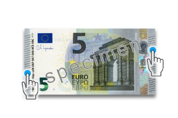 “Tocá, mirá y girá”: el tutorial de la Policía Federal para detectar dólares falsos