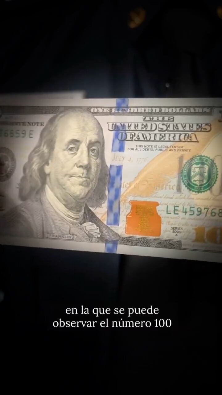 Inclinar levemente el billete para cotejar la banda de seguridad y elementos ocultos a simple vista, el tercer paso del tutorial