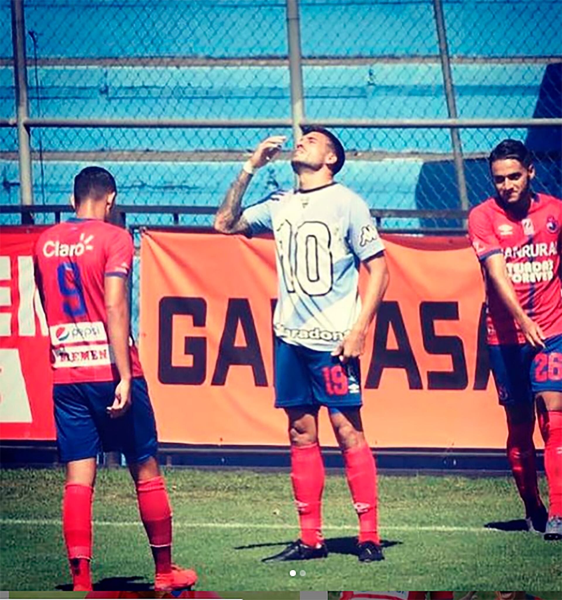 Ramiro Rocca es fanático de Diego Maradona y luego de su fallecimiento lo homenajeó con una remera (Crédito: @ramiro.rocca9/Instagram)