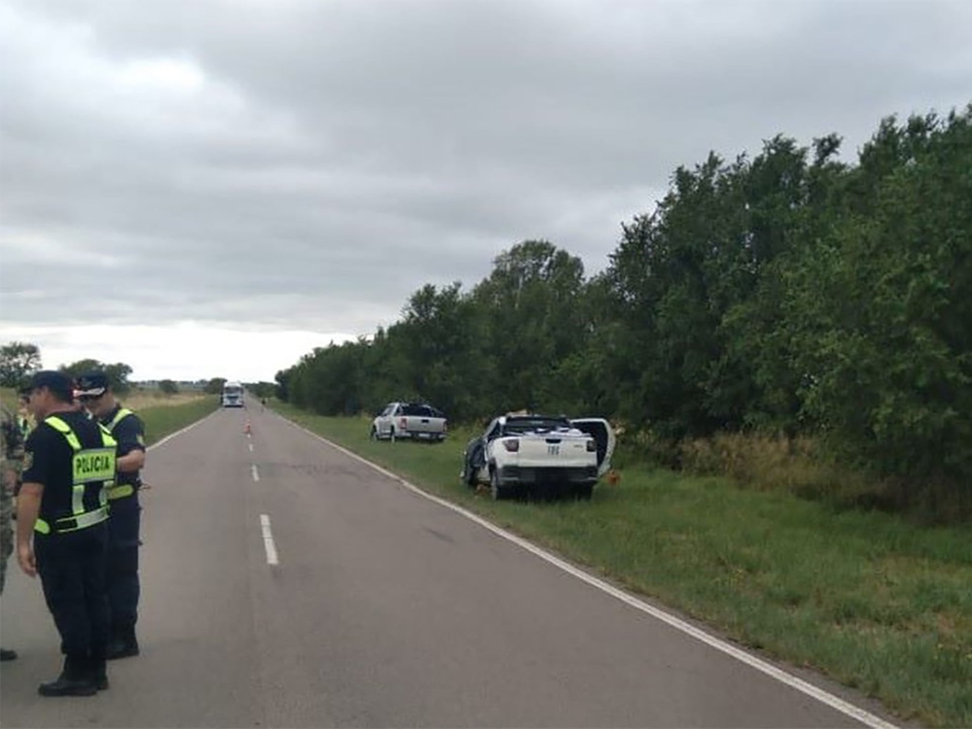 La camioneta Fiat Strada que fue impactada por el sistema hidráulico de un camión (Policía de La Pampa)