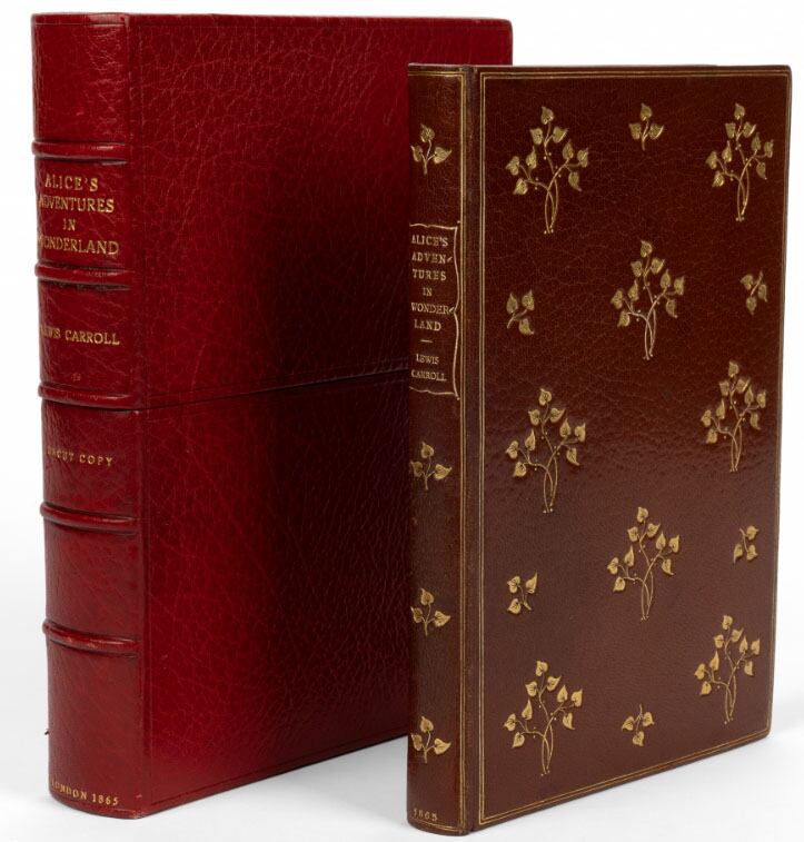 El ejemplar destaca por contener notas manuscritas de Carroll y bocetos a lápiz de John Tenniel