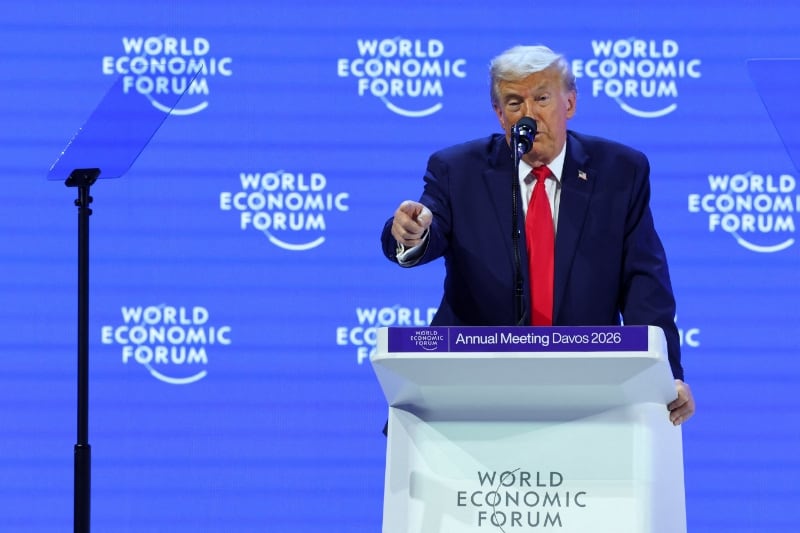 El presidente de Estados Unidos, Donald Trump, asiste a la 56ª reunión anual del Foro Económico Mundial en Davos, Suiza, el 21 de enero de 2026. Trump descartó usar la fuerza para tomar Groenlandia pero exigió negociaciones inmediatas con Dinamarca. REUTERS/Denis Balibouse