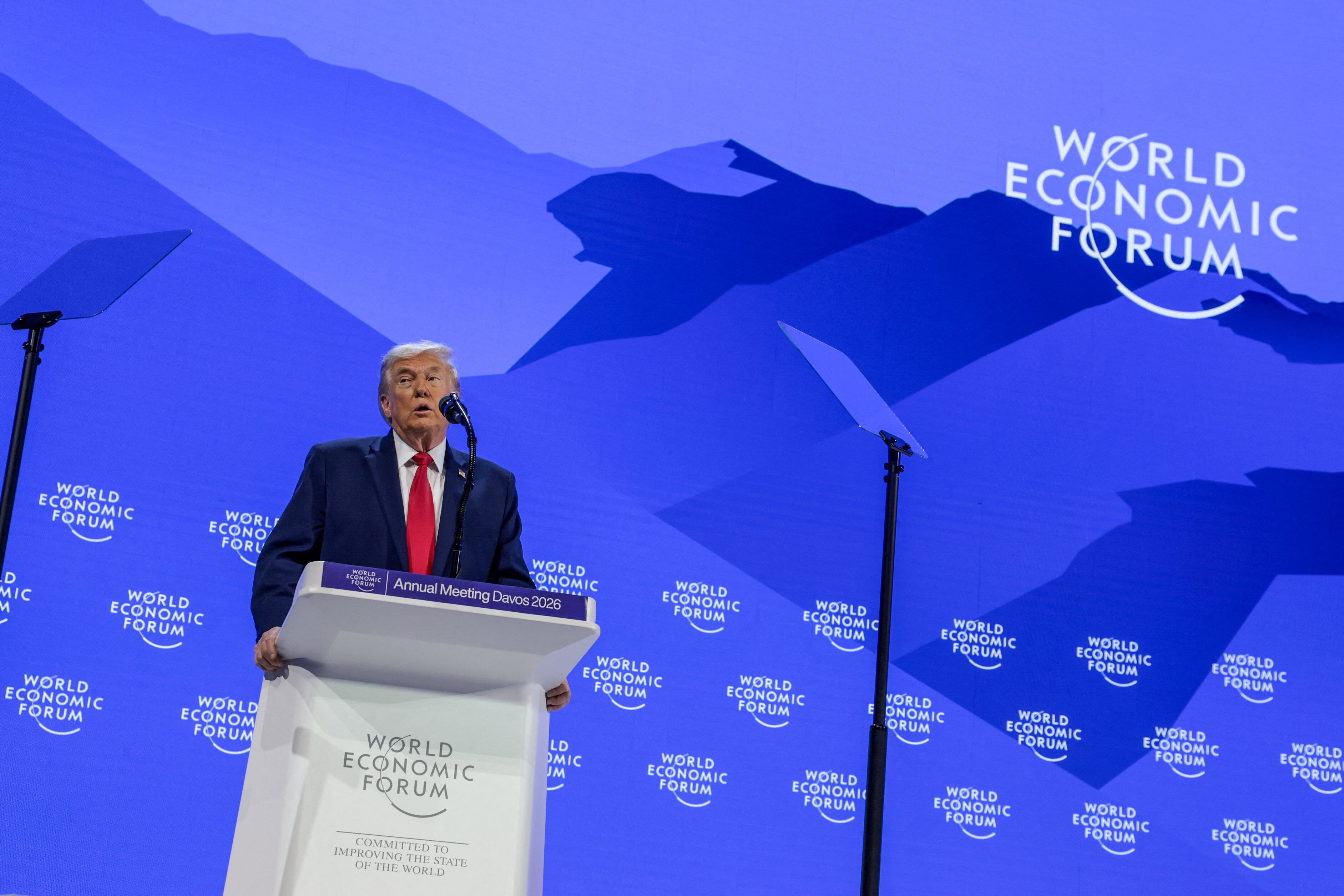 El presidente de Estados Unidos, Donald Trump, habla durante la 56ª reunión anual del Foro Económico Mundial en Davos, Suiza, el 21 de enero de 2026. Trump descartó el uso de la fuerza para tomar Groenlandia pero pidió negociaciones inmediatas. REUTERS/Jonathan Ernst
