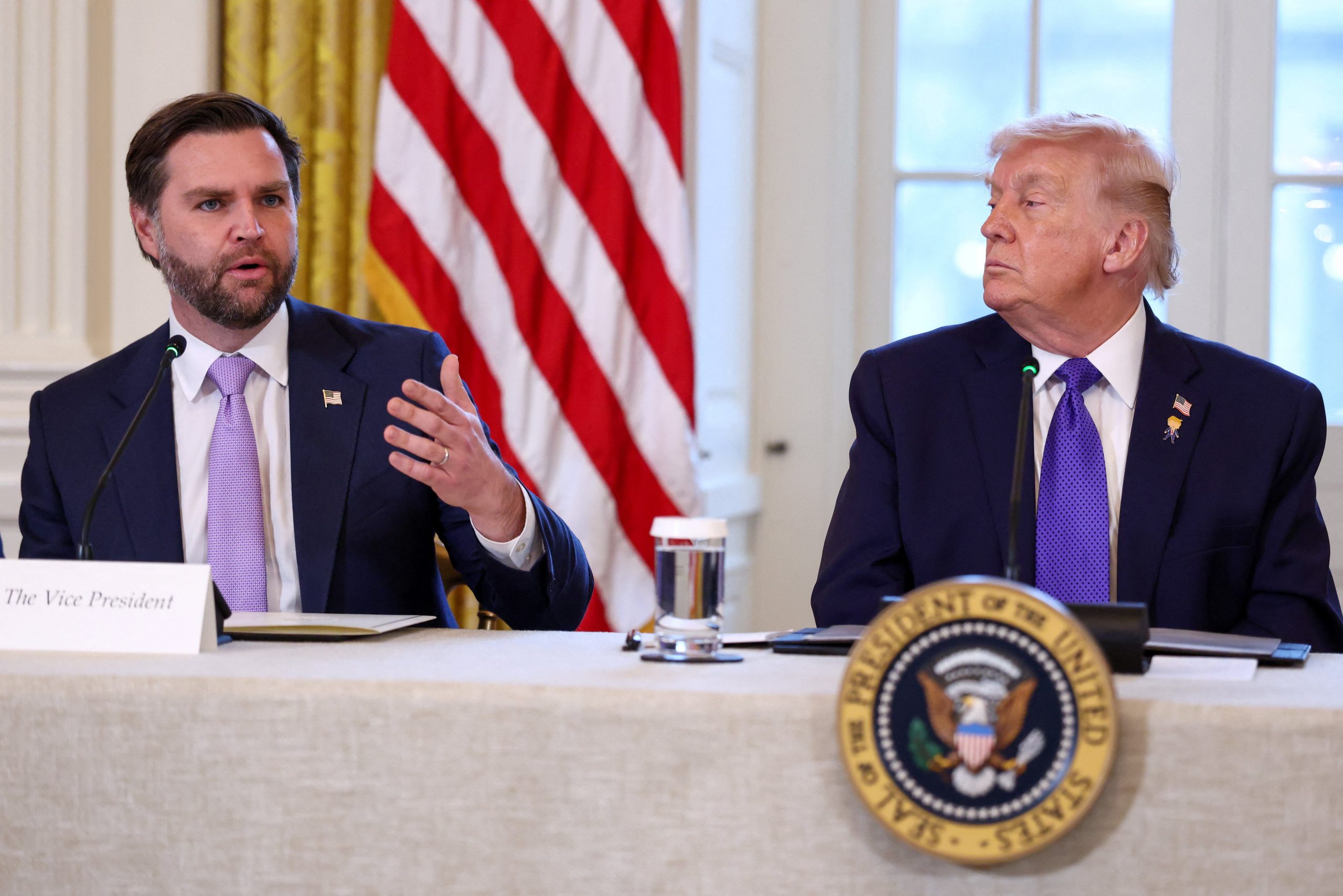 Trump solo consideraría una acción militar de Estados Unidos en Irán si produce un golpe rápido y decisivo contra el régimen