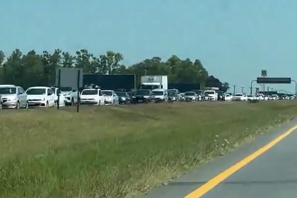 Un accidente en la Ruta 2 provocó demoras en el tránsito hacia la Costa Atlántica en el cambio de quincena