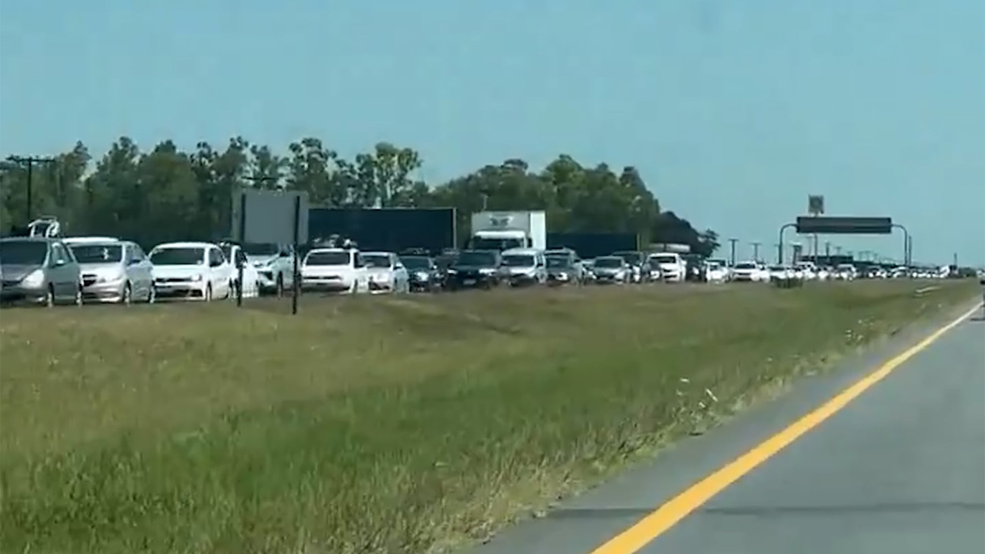 Un accidente en la Ruta 2 provocó demoras en el tránsito hacia la Costa Atlántica en el cambio de quincena