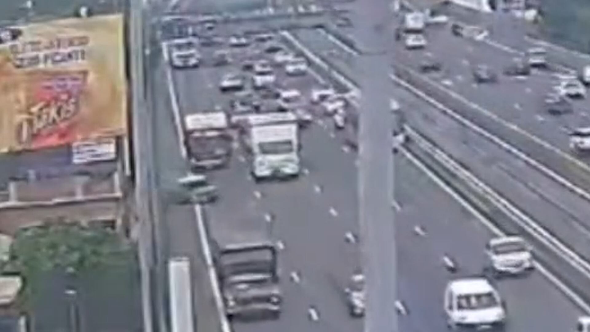 Un hombre atrapado tras el impacto en la Autopista 25 de Mayo fue rescatado y trasladado en helicóptero por el SAME al hospital Argerich