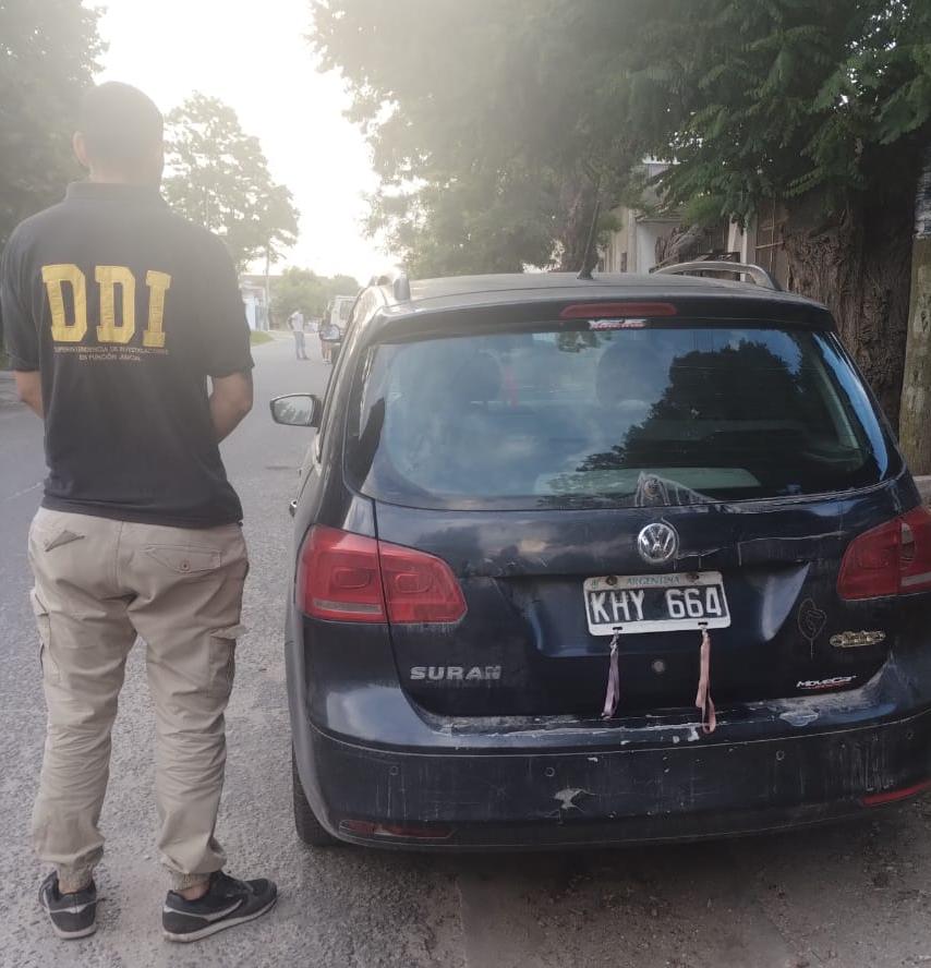 El vehículo secuestrado durante el operativo de detención