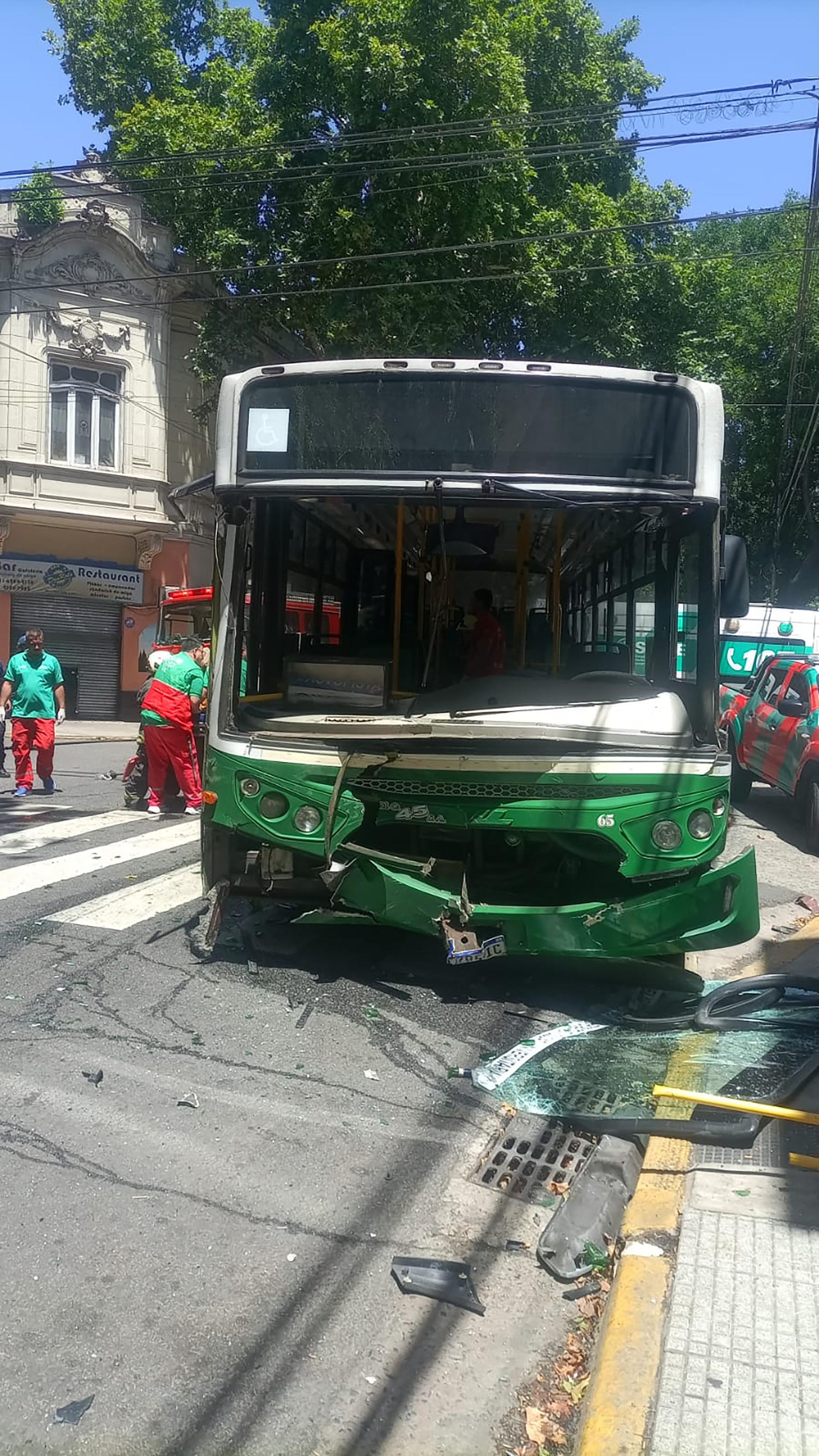 Al menos 10 ambulancias del SAME, Bomberos y Policía de la Ciudad participaron del operativo 