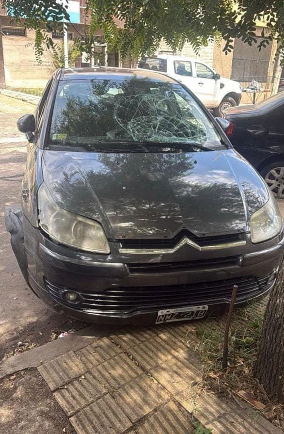 Las víctimas del atropello, identificadas como Domingo Antonio Ninni, K.E.F. y M.E.N., solo requirieron atención médica en el lugar del hecho